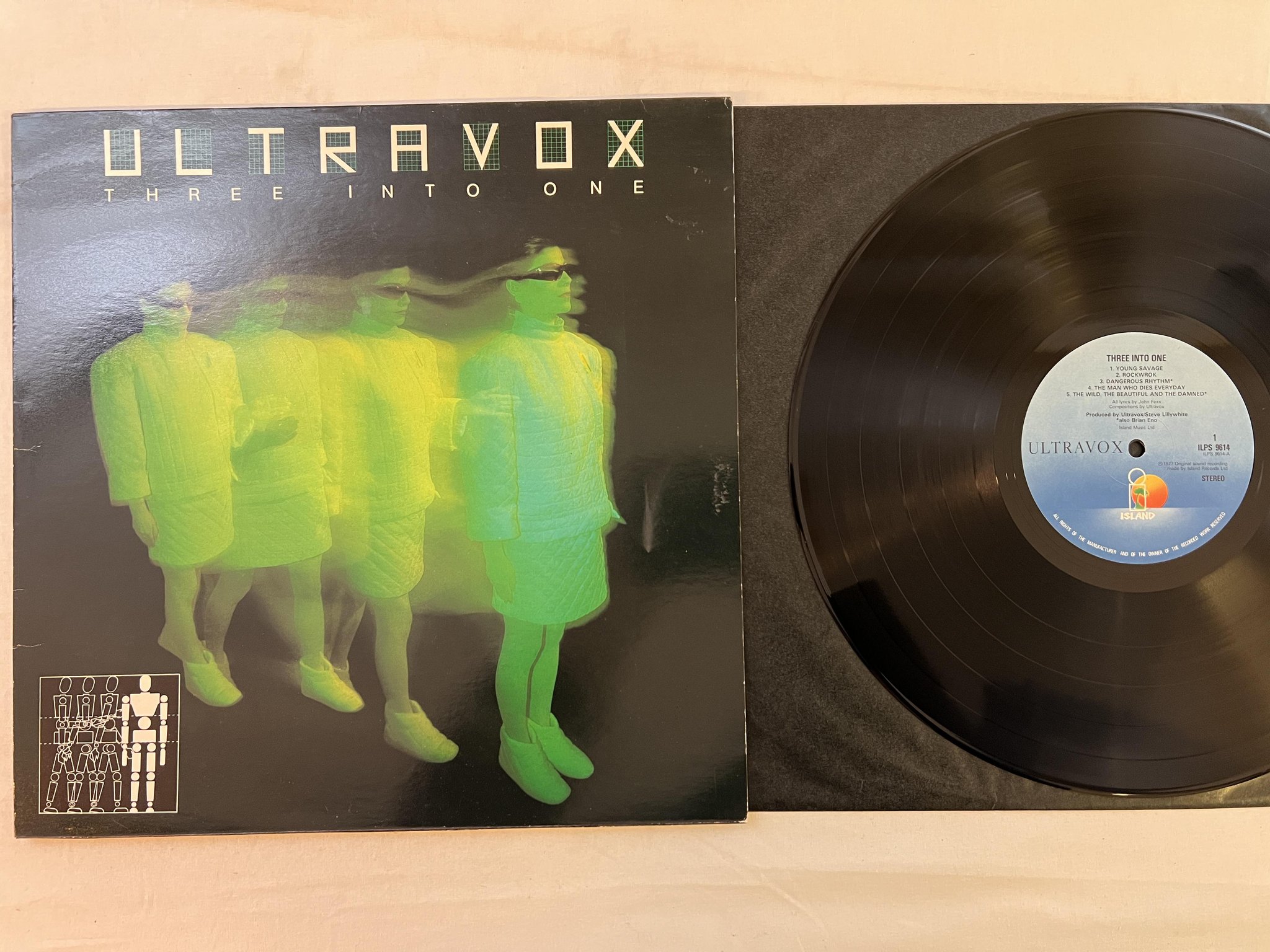 Omslagsbild för skivan ULTRAVOX Three Into One LP -80 UK ISLAND ILPS 9614