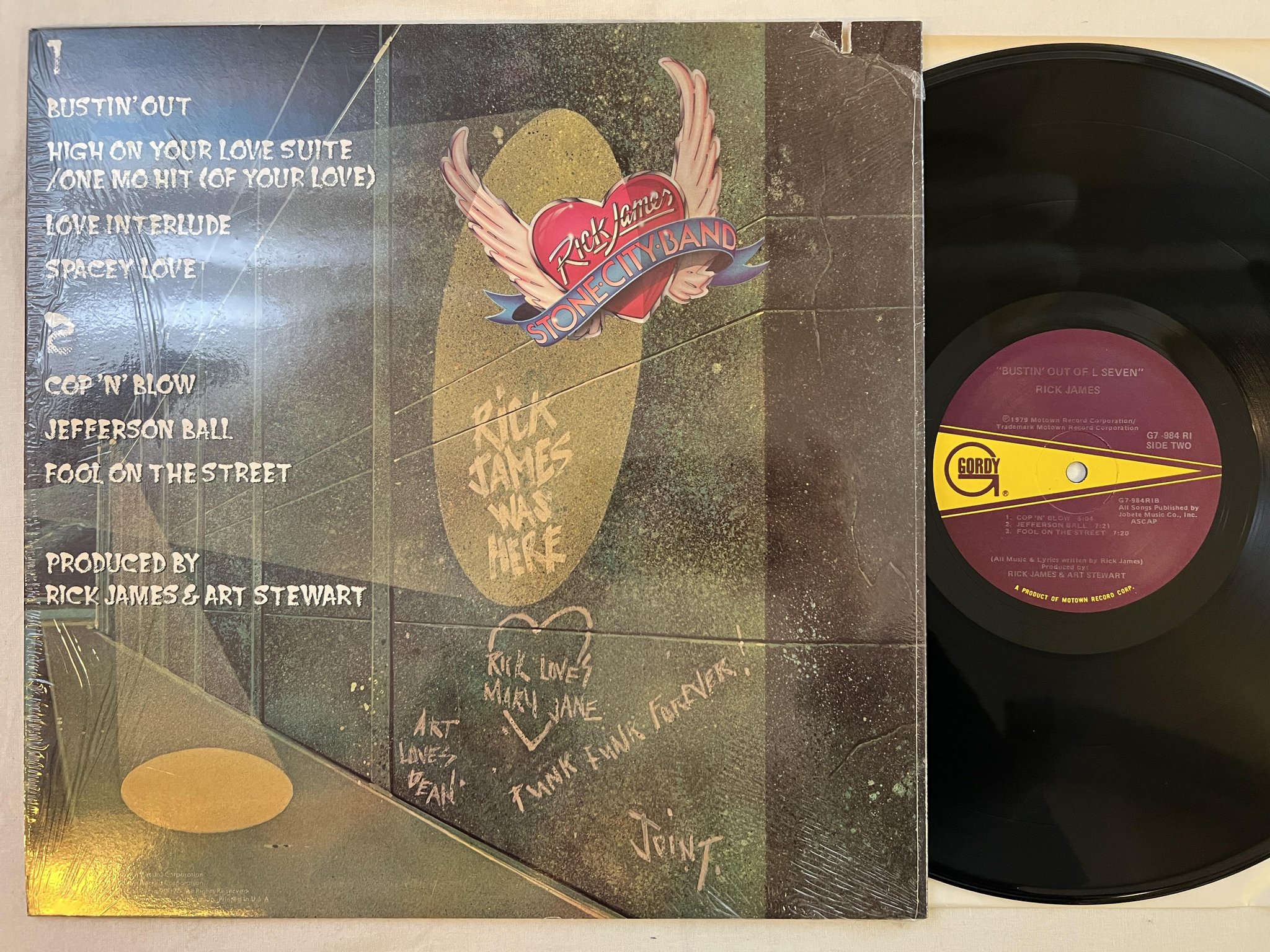 Omslagsbild för skivan RICK JAMES bustin' out of l seven LP -79 US GORDY G7 984 RI