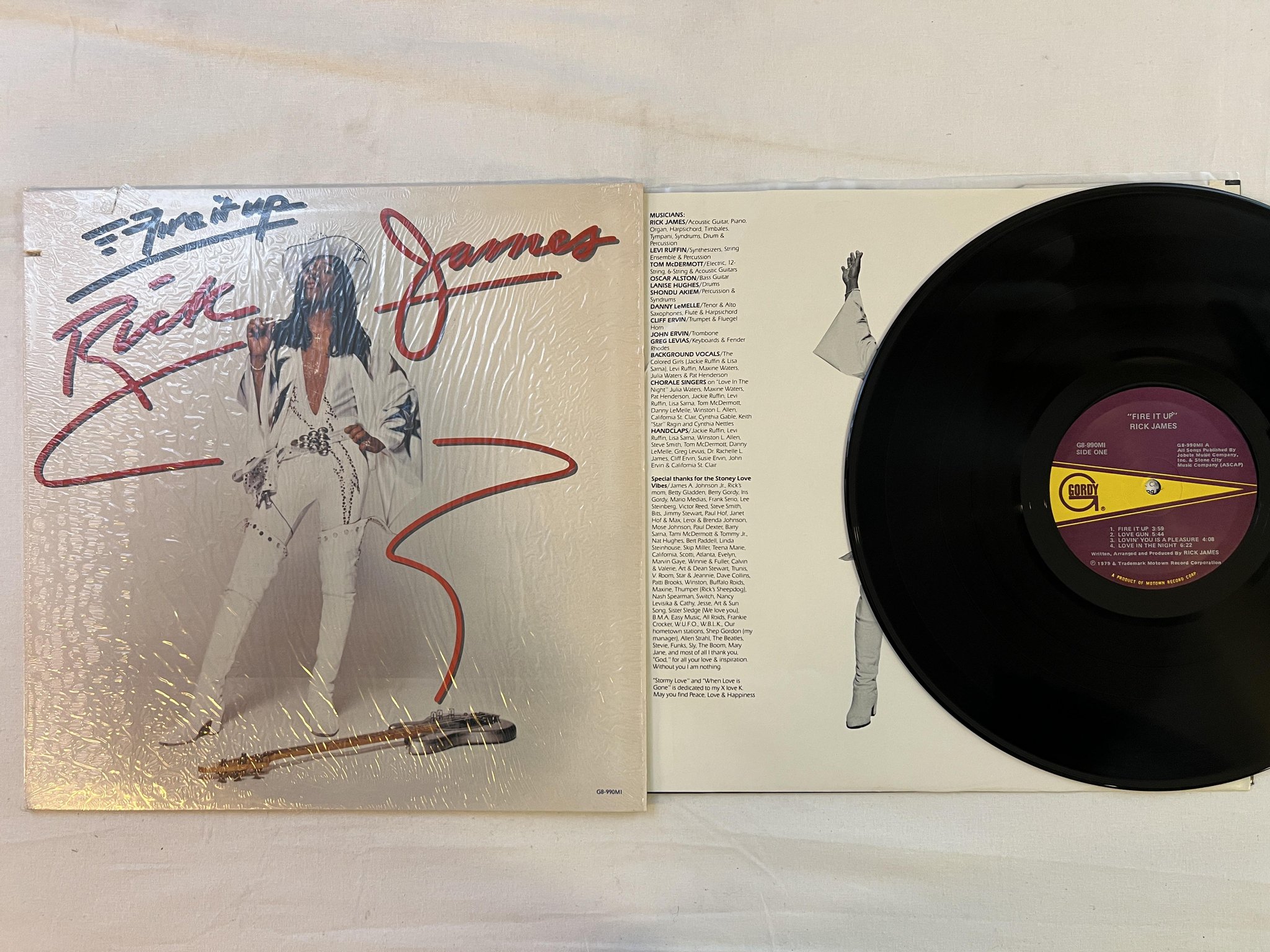 Omslagsbild för skivan RICK JAMES fire it up LP -78 US GORDY G8 990MI