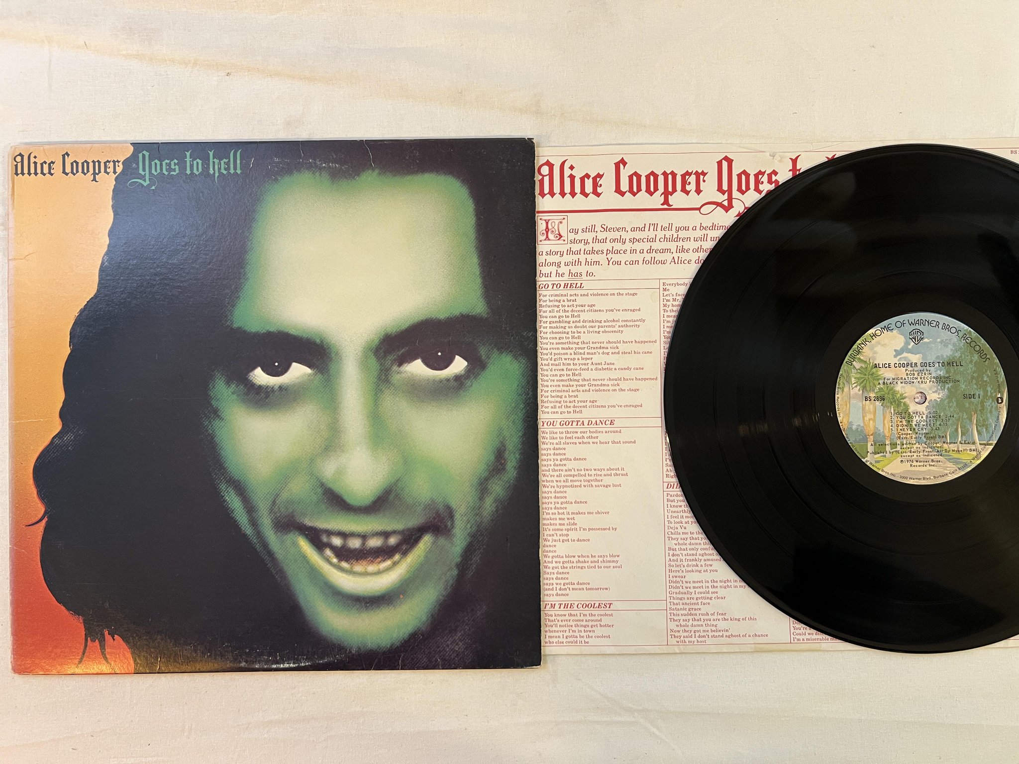 Omslagsbild för skivan ALICE COOPER goes to hell LP -76 US WARNER BS 2896