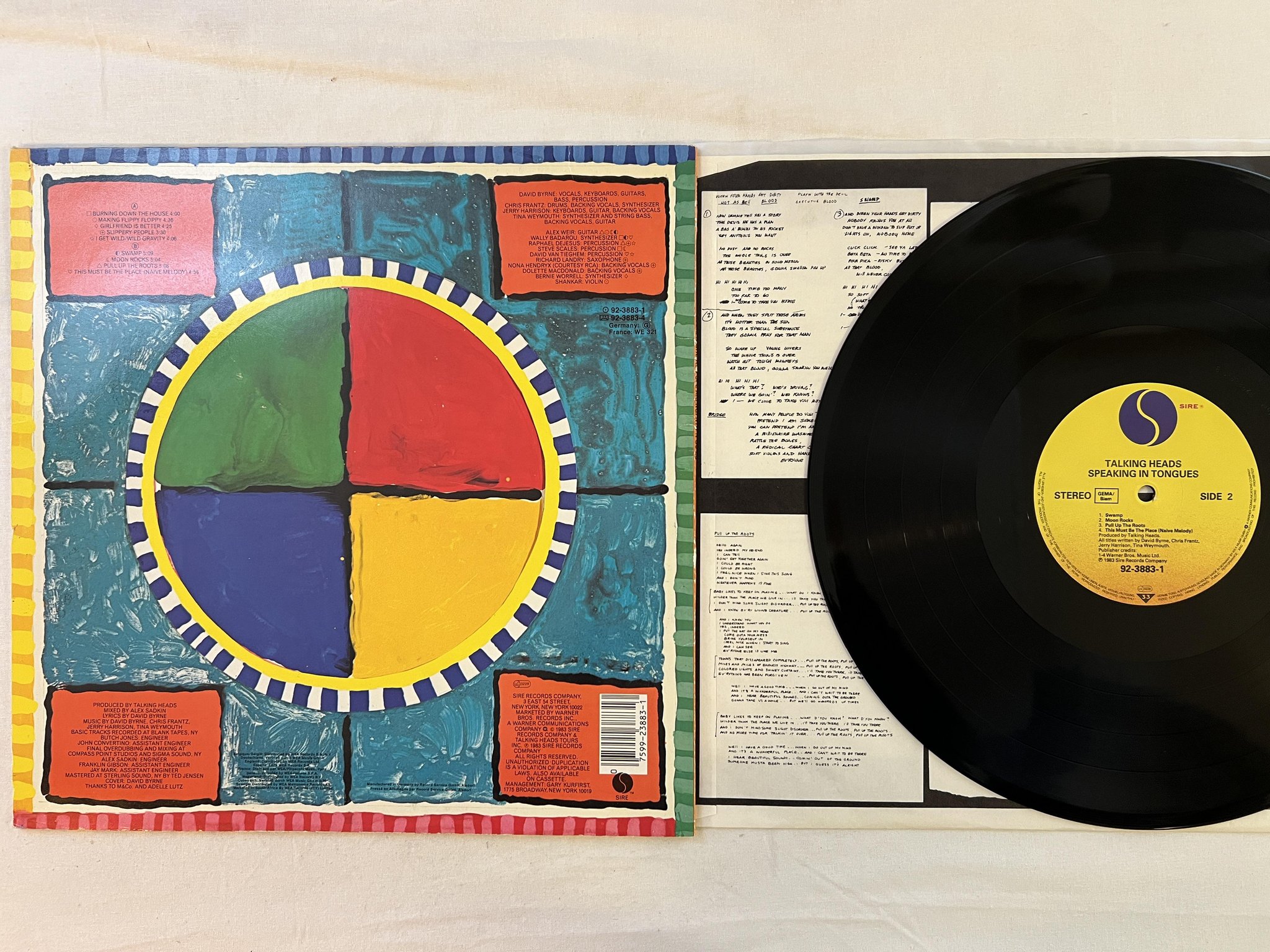Omslagsbild för skivan TALKING HEADS speaking in tongues LP -83 Ger SIRE 92-3883-1