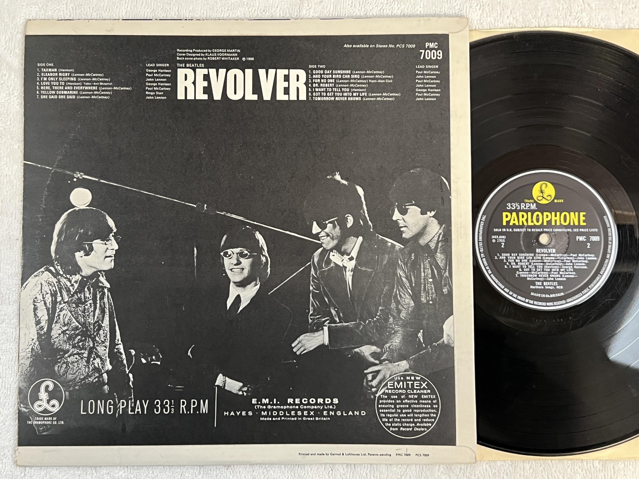 Omslagsbild för skivan THE BEATLES revolver LP -66 UK PARLOPHONE PMC 7009 ( -2 / -2 endings )