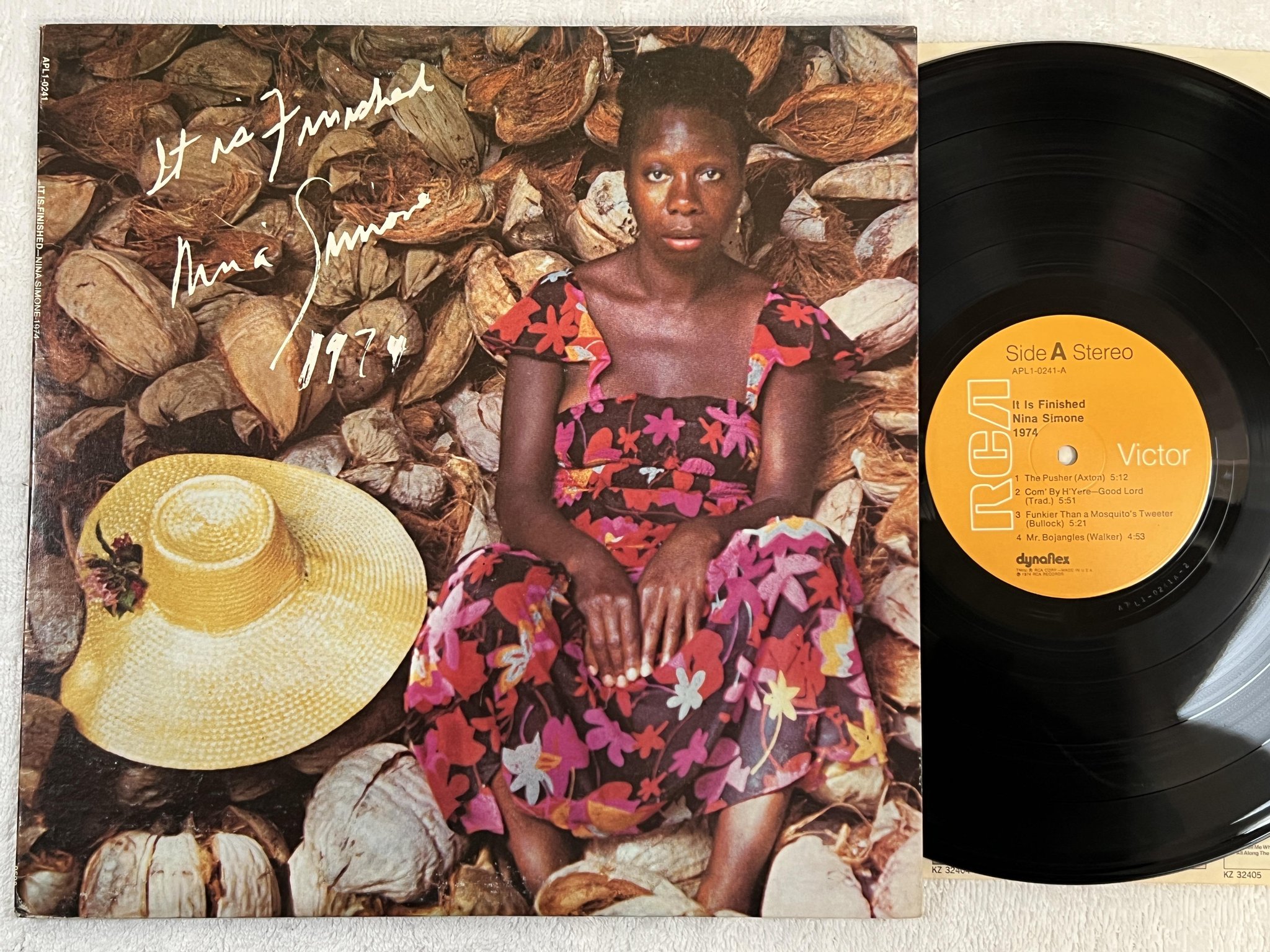 Omslagsbild för skivan NINA SIMONE it is finished LP -74 US RCA APL1-0241 *** Wonderful ***