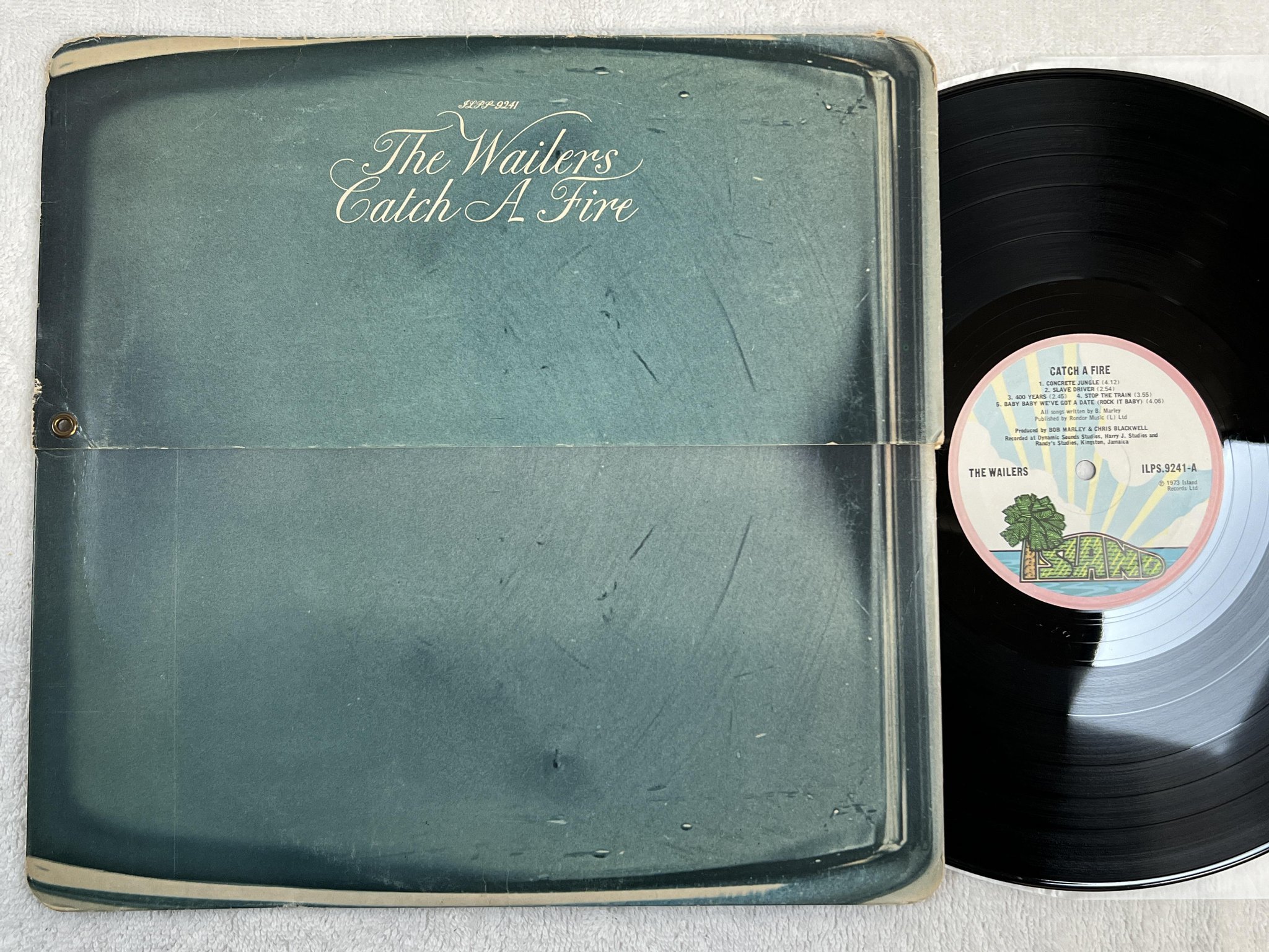 Omslagsbild för skivan THE WAILERS catch a fire LP -73 UK ISLAND ILPS 9241 *** Rare ZIPPO cover ***