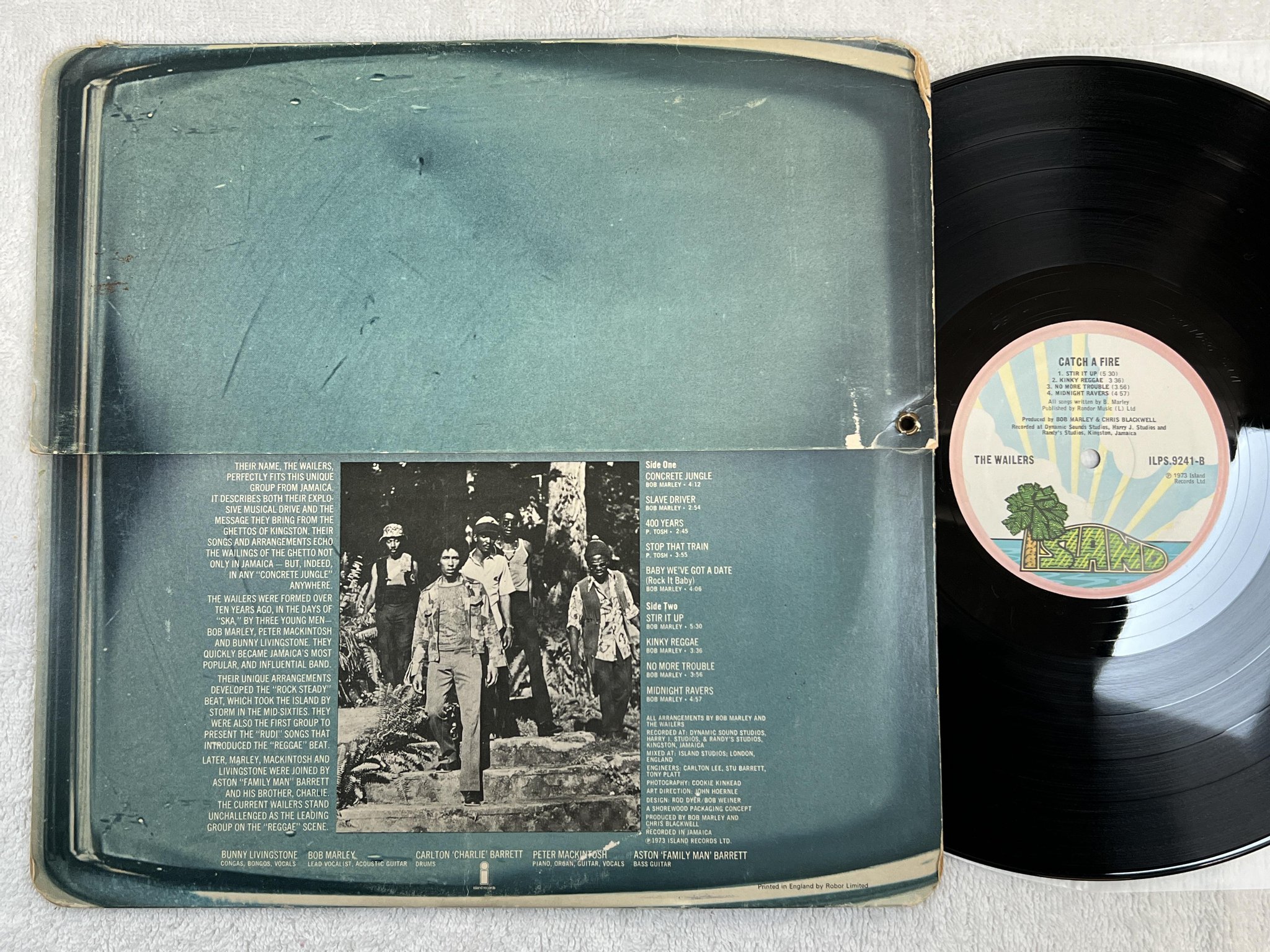 Omslagsbild för skivan THE WAILERS catch a fire LP -73 UK ISLAND ILPS 9241 *** Rare ZIPPO cover ***