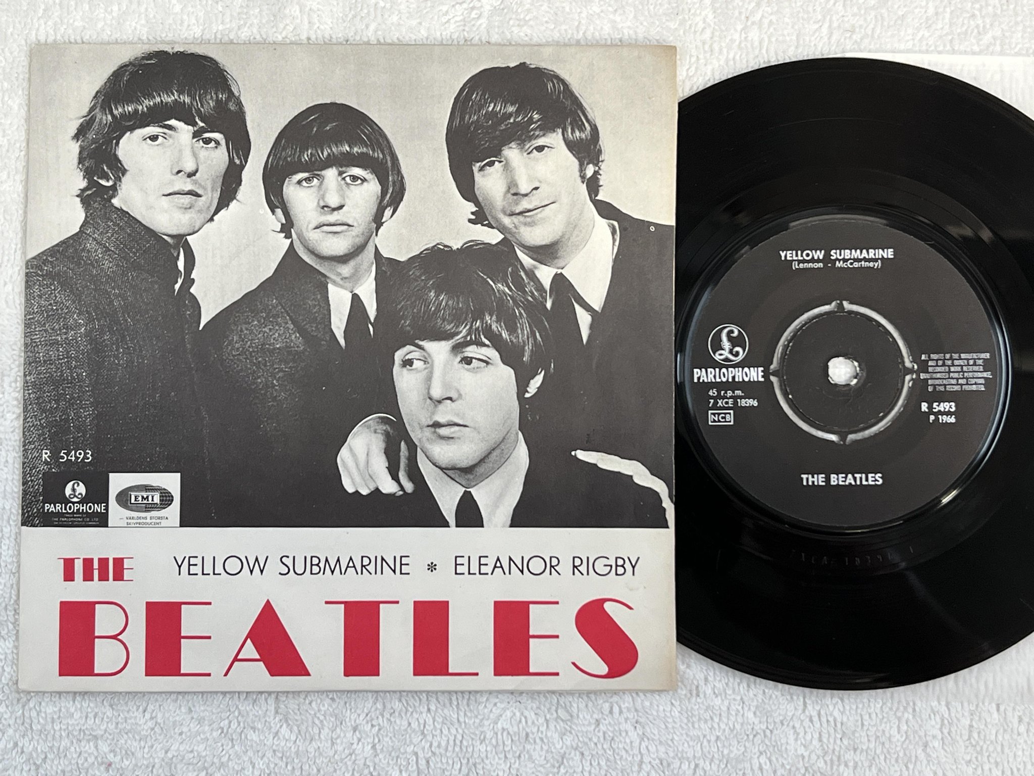 Omslagsbild för skivan THE BEATLES Yellow Submarine 7" -66 Swe PARLOPHONE R 5493 ** All rights...**