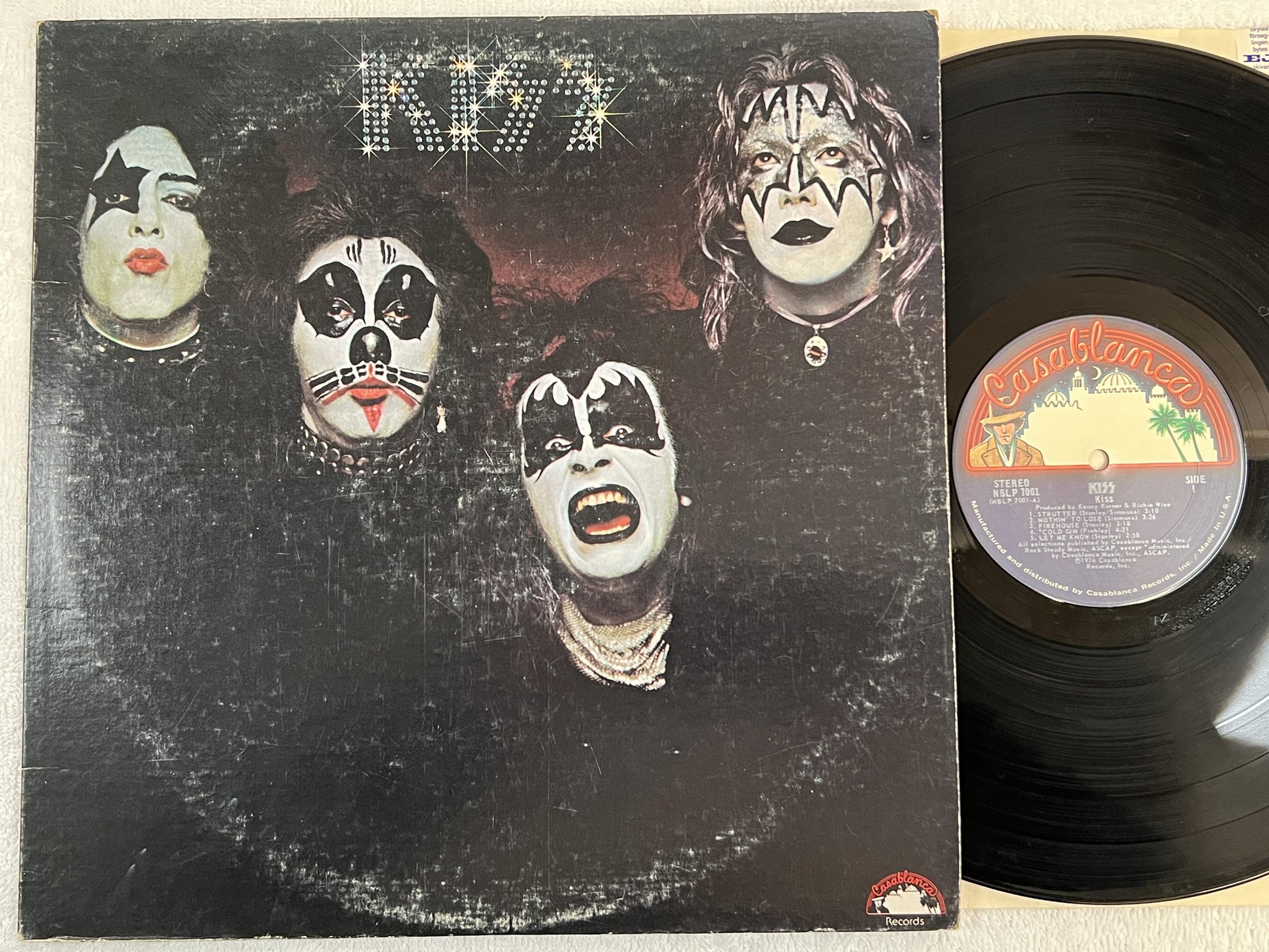 Omslagsbild för skivan KISS s/t LP -74 US CASABLANCA NBLP 7001
