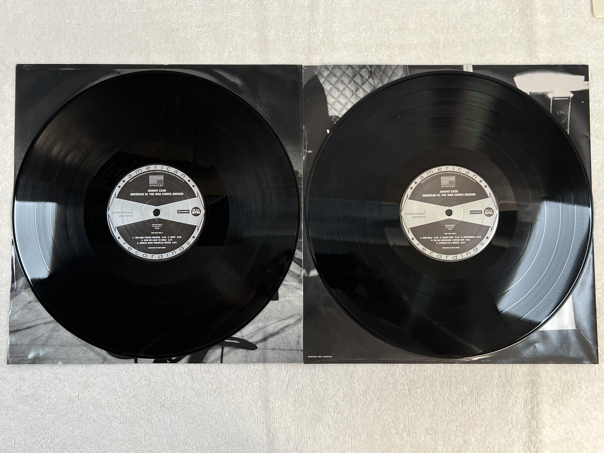 Omslagsbild för skivan CASH American IV: The Man Comes Around 2xLP 2002 US AMERICAN ** VERY RARE **