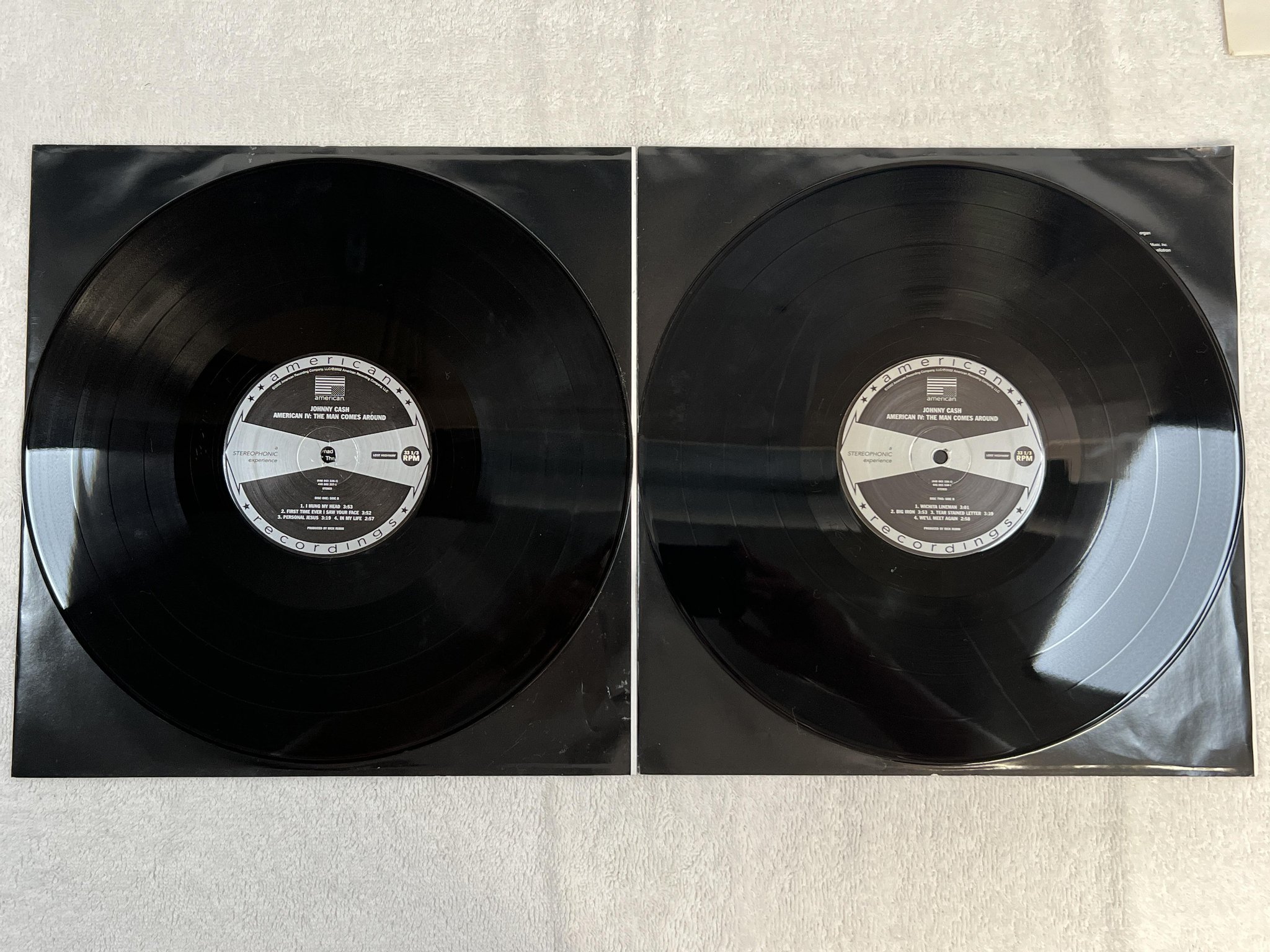 Omslagsbild för skivan CASH American IV: The Man Comes Around 2xLP 2002 US AMERICAN ** VERY RARE **