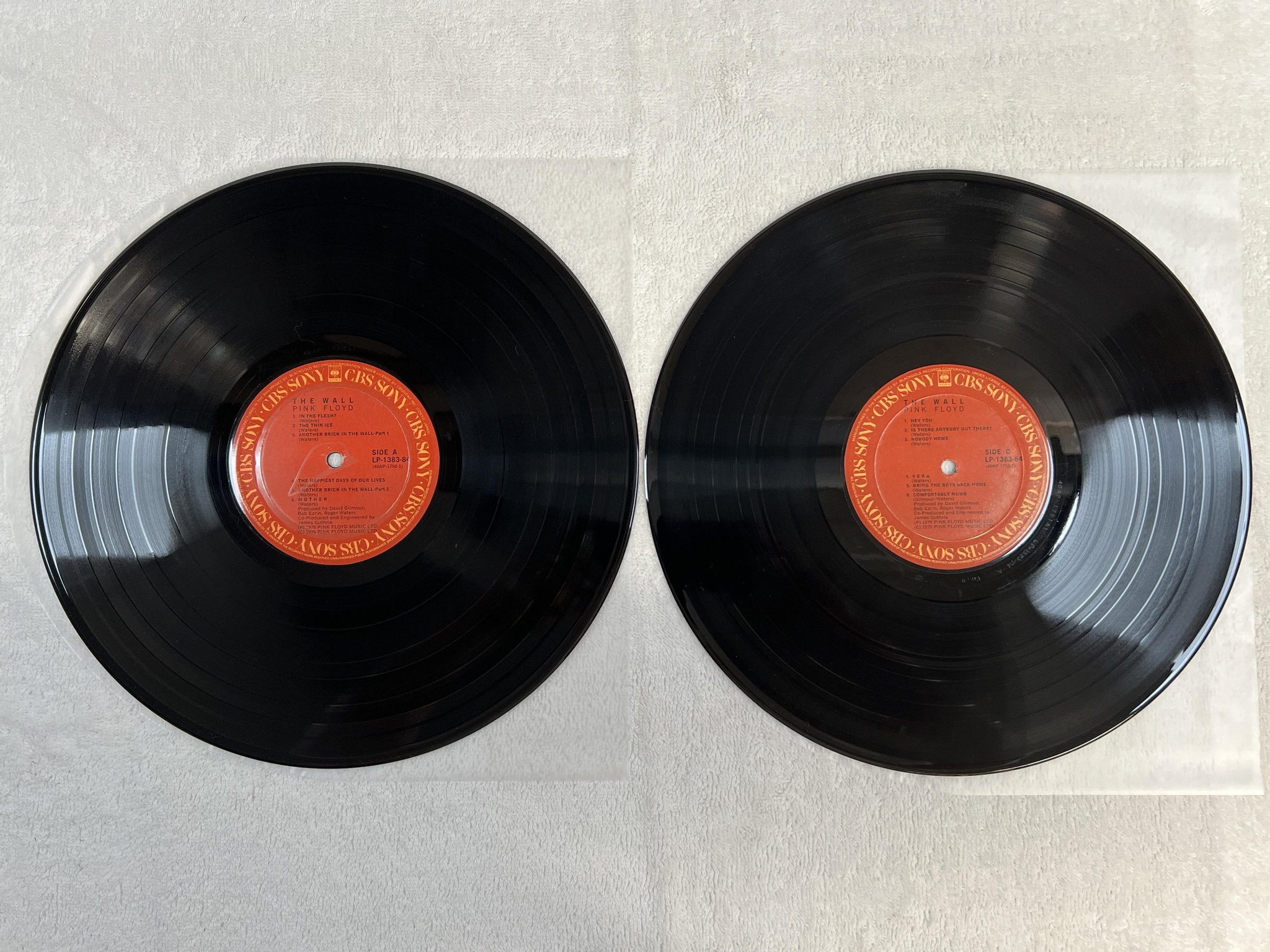 Omslagsbild för skivan PINK FLOYD The Wall 2xLP -79 Philippines CBS/SONY LP-1383-84