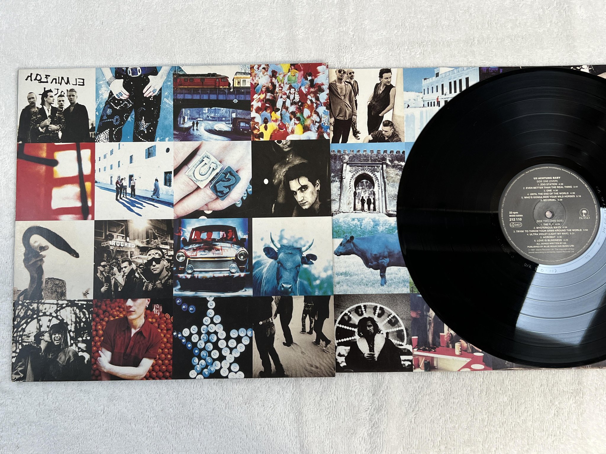 Omslagsbild för skivan U2 achtung baby LP -91 Ger ISLAND 212 110 ** LOVE IS BLINDNESS **