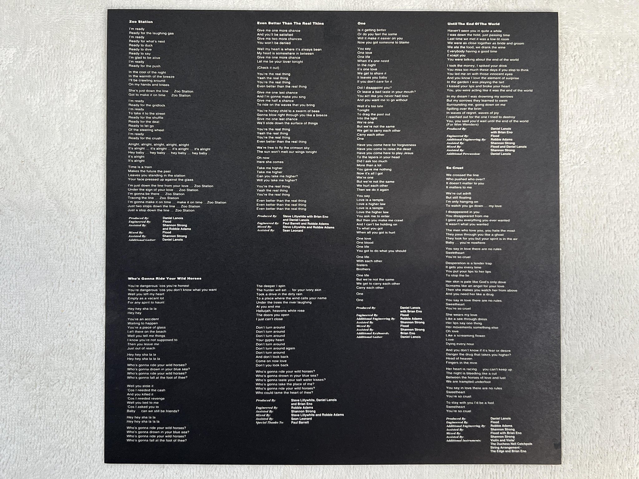 Omslagsbild för skivan U2 achtung baby LP -91 Ger ISLAND 212 110 ** LOVE IS BLINDNESS **