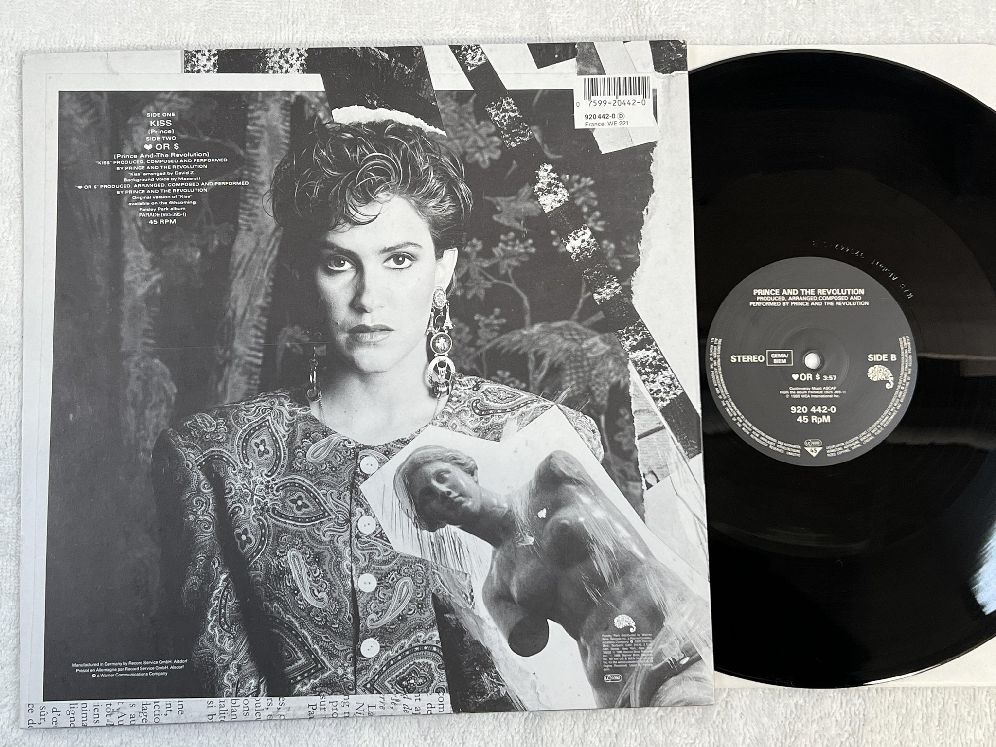 Omslagsbild för skivan PRINCE kiss 12"single 86 Ger PAISLEY PARK 920 442-0 + POSTER