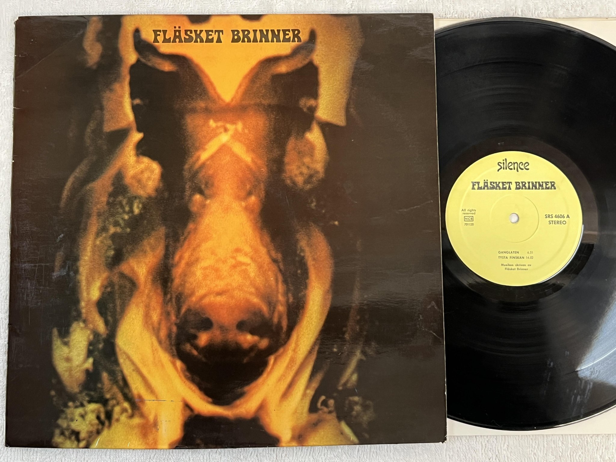 Omslagsbild för skivan FLÄSKET BRINNER s/t LP -70 Swe SILENCE SRS 4606 *** funky prog ***
