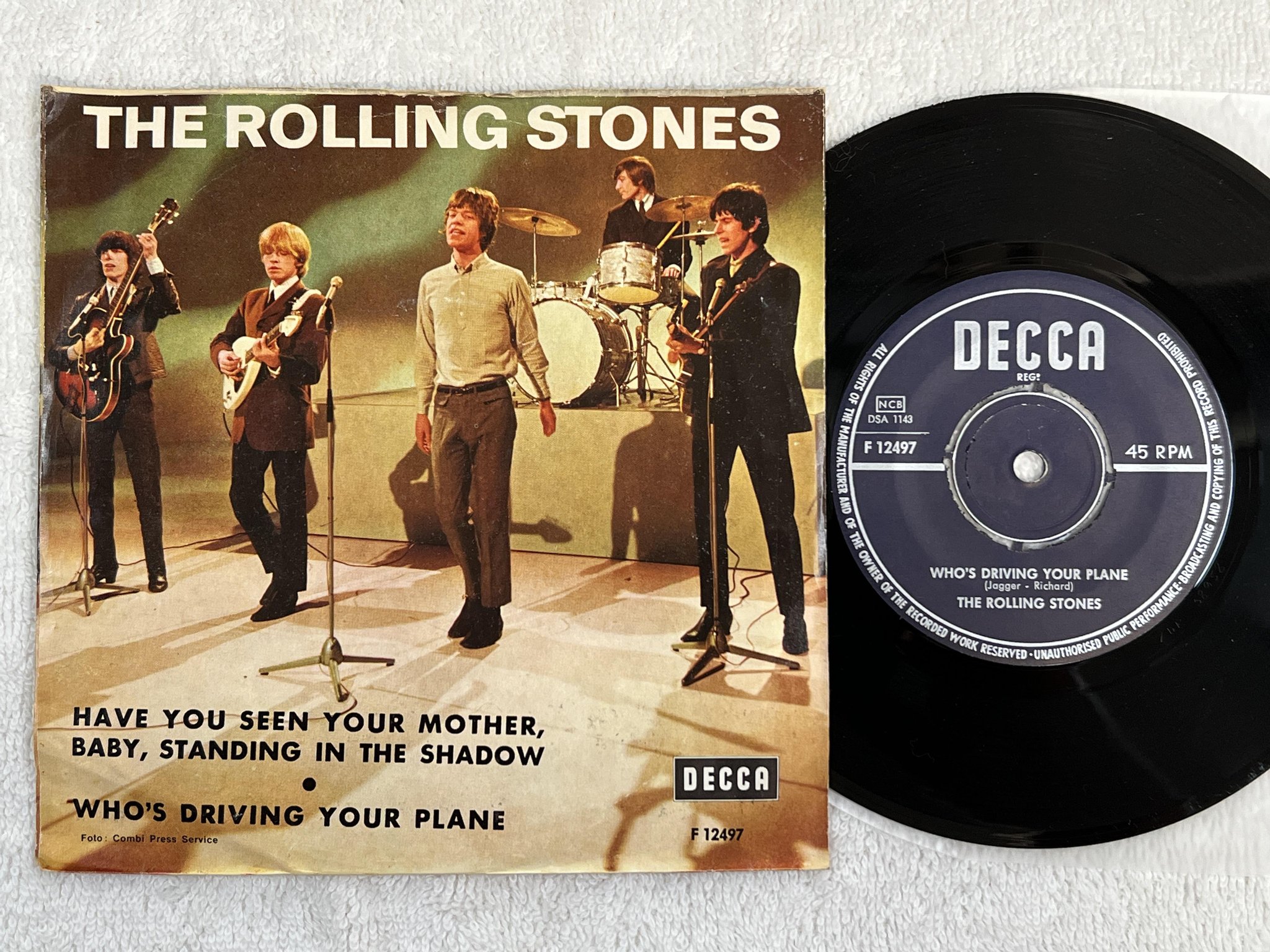 Omslagsbild för skivan THE ROLLING STONES who's driving your plane 7" -66 Swe DECCA F 12497