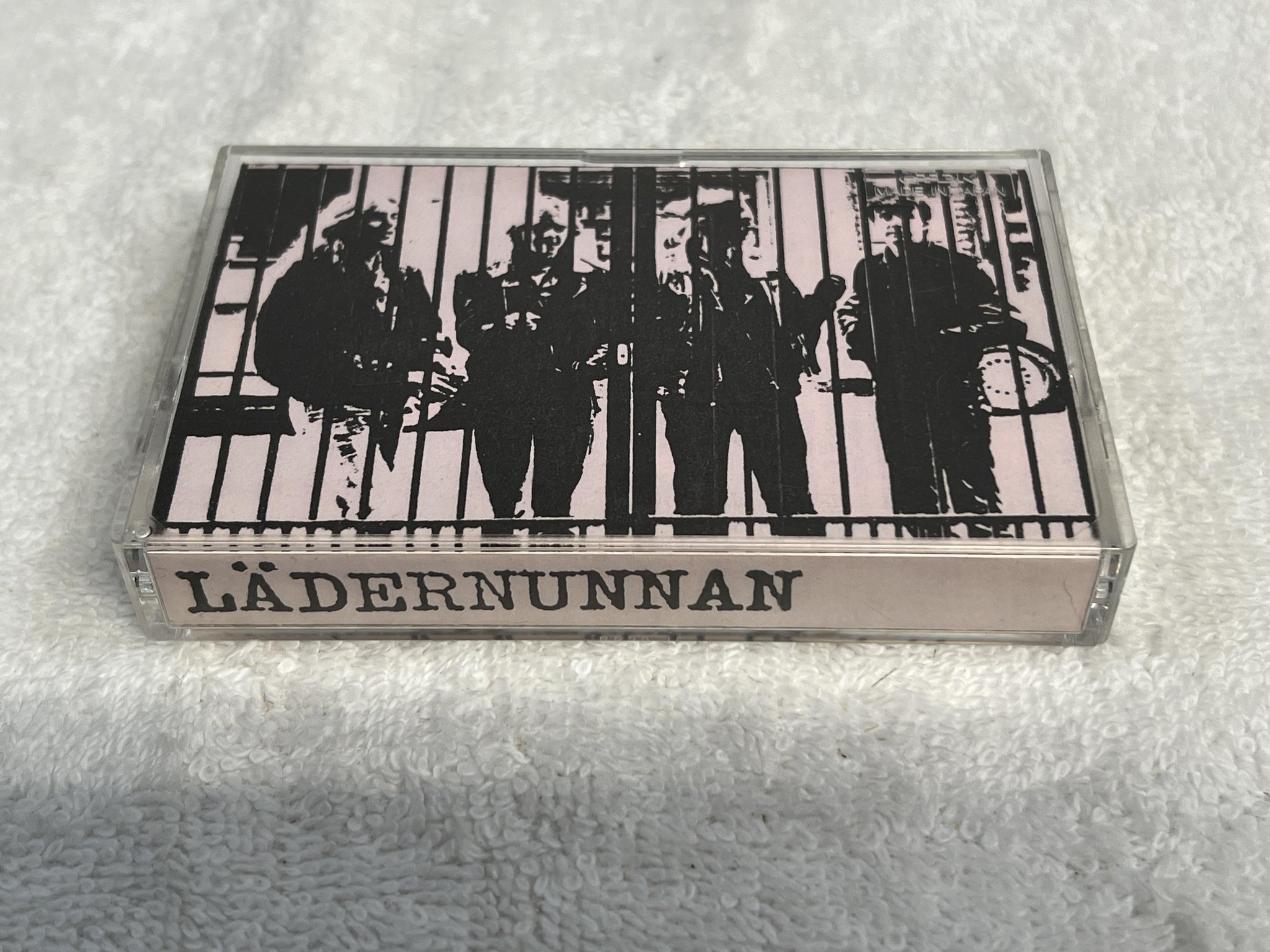 Omslagsbild för skivan LÄDERNUNNAN Live Hultsfred 1986 CASSETTE Swe LOLLIPOP TAPES POP-1