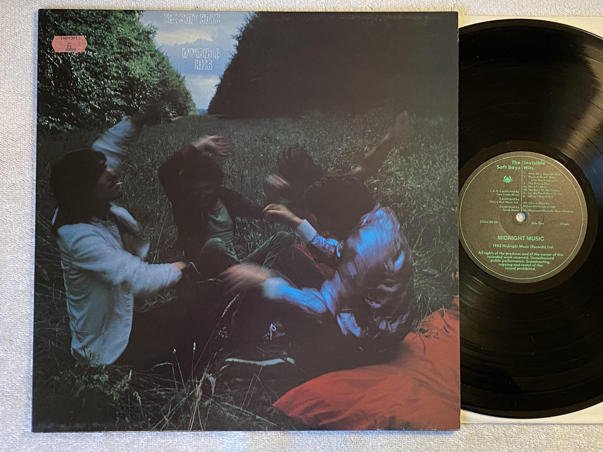 Omslagsbild för skivan THE SOFT BOYS Invisible Hits LP -83 UK midnight music CHIME 00.02