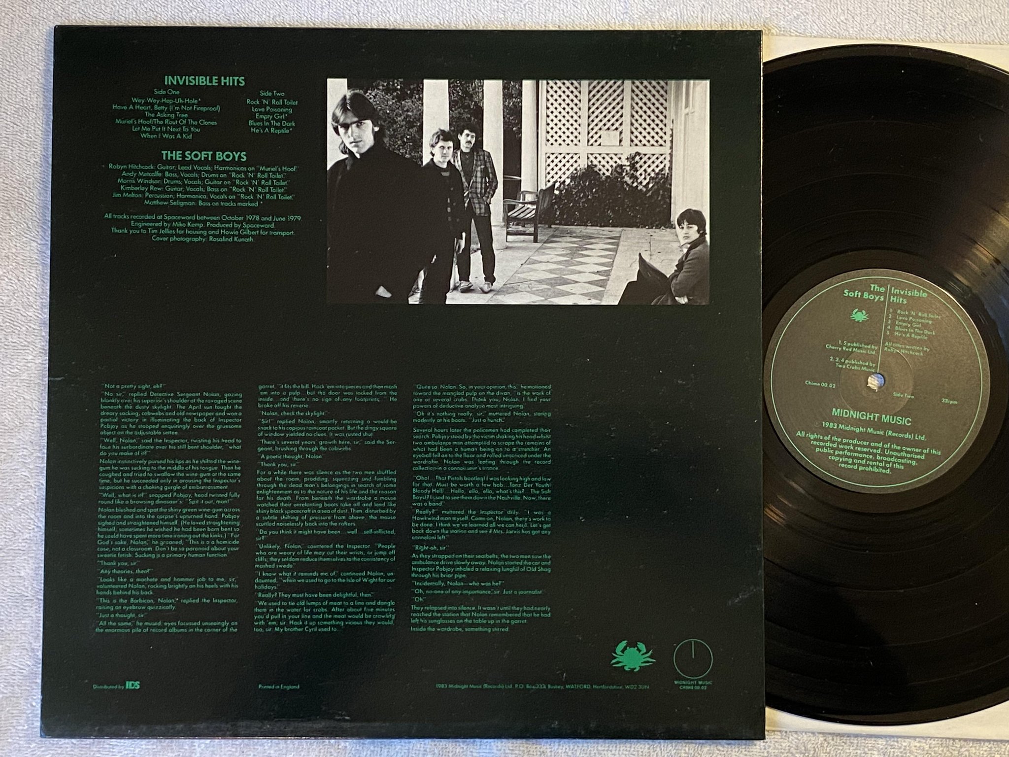 Omslagsbild för skivan THE SOFT BOYS Invisible Hits LP -83 UK midnight music CHIME 00.02