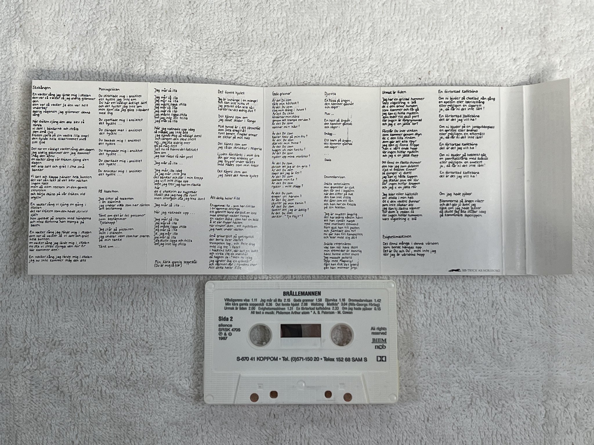 Omslagsbild för skivan PHILEMON ARTHUR & THE DUNG Skisser Över 1914 Års Badmössor CASSETTE *** RARE ***