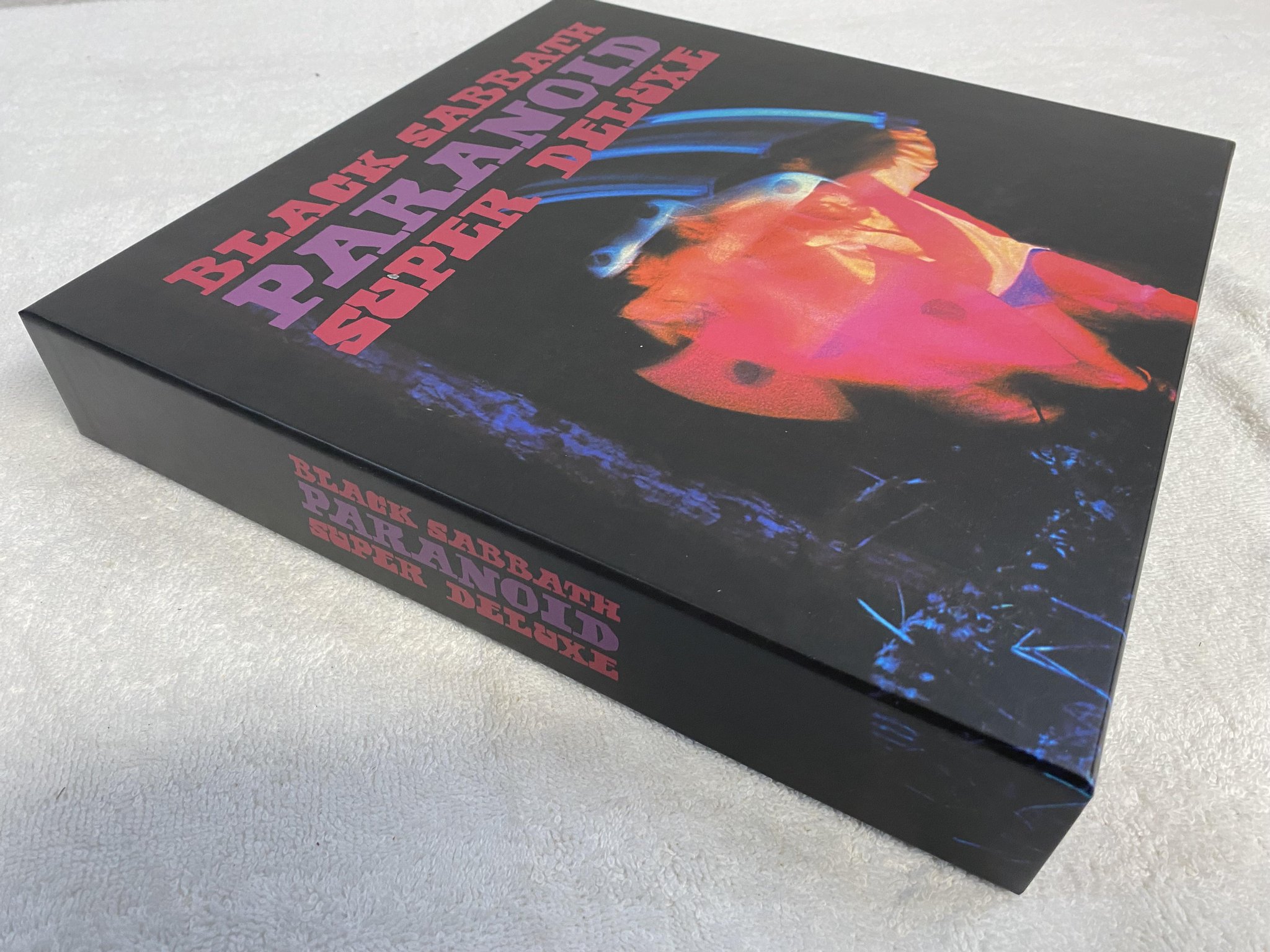 Omslagsbild för skivan BLACK SABBATH paranoid super deluxe BOX 3xLP 2020 BMG BMGCAT401BOX ** AS NEW **