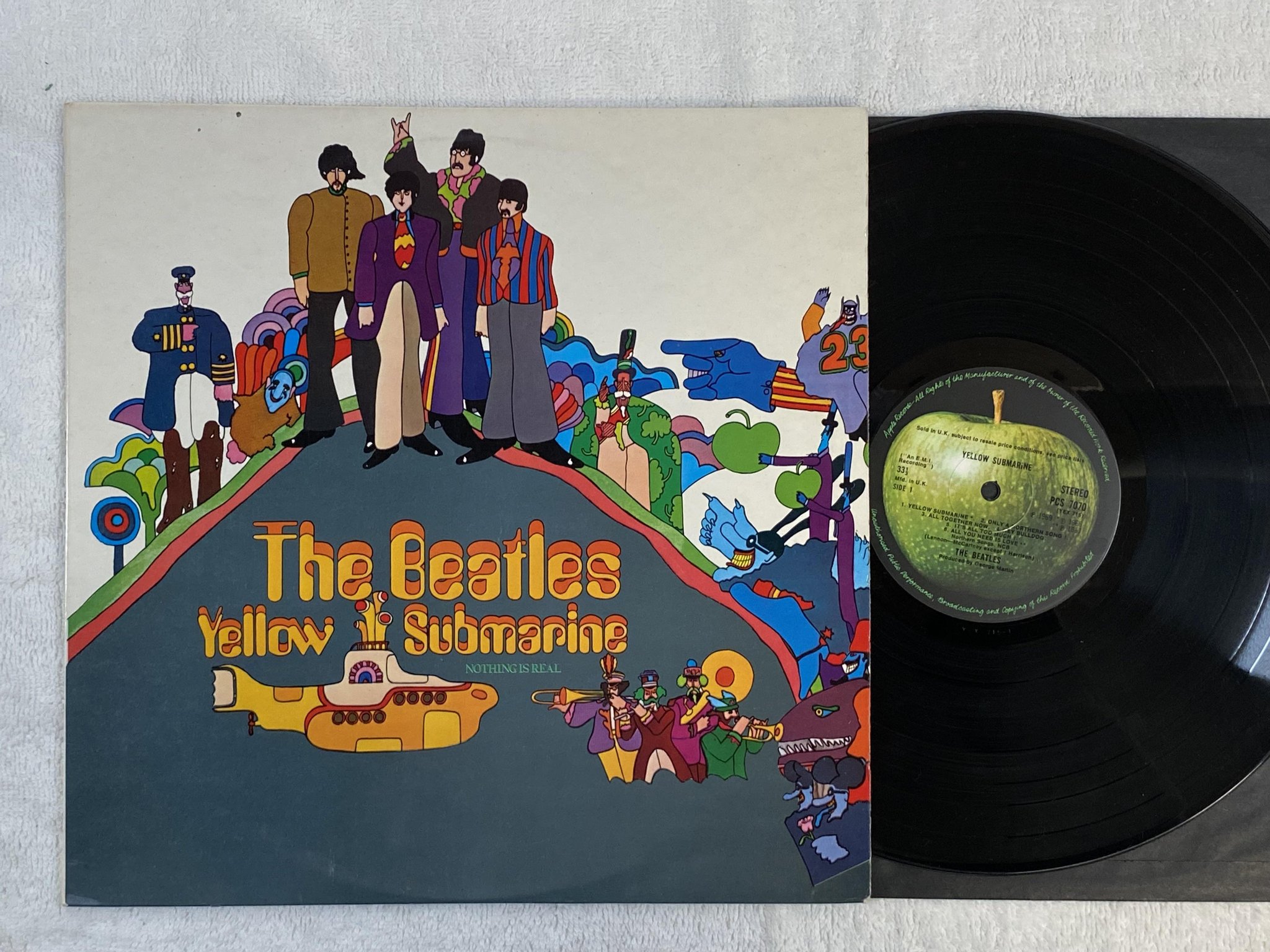 Omslagsbild för skivan THE BEATLES yellow submarine LP -69 UK APPLE PCS 7070