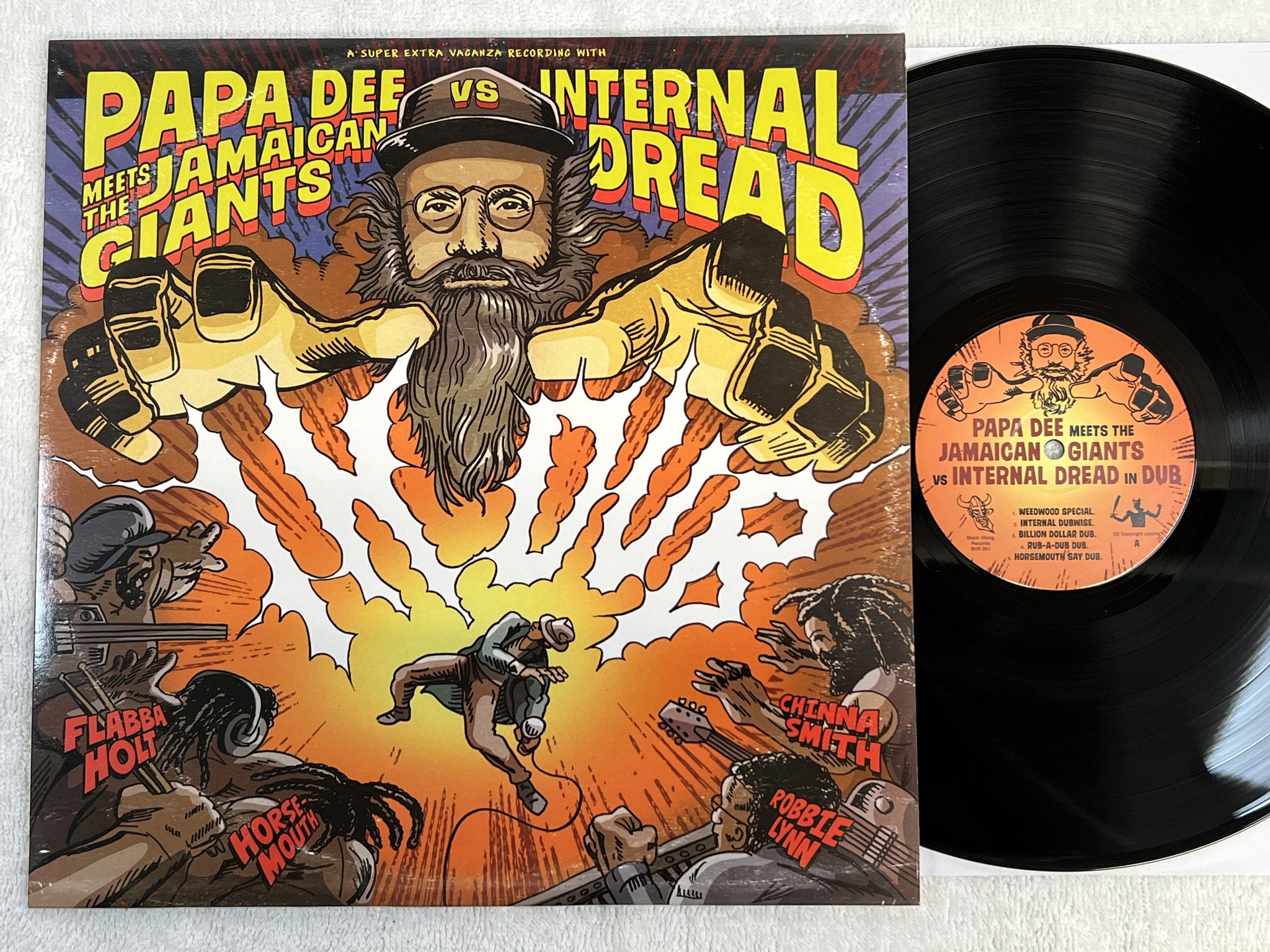 Omslagsbild för skivan PAPA DEE vs INTERNAL DREAD in dub LP 2018 Swe BLACK VIKING BVR 001