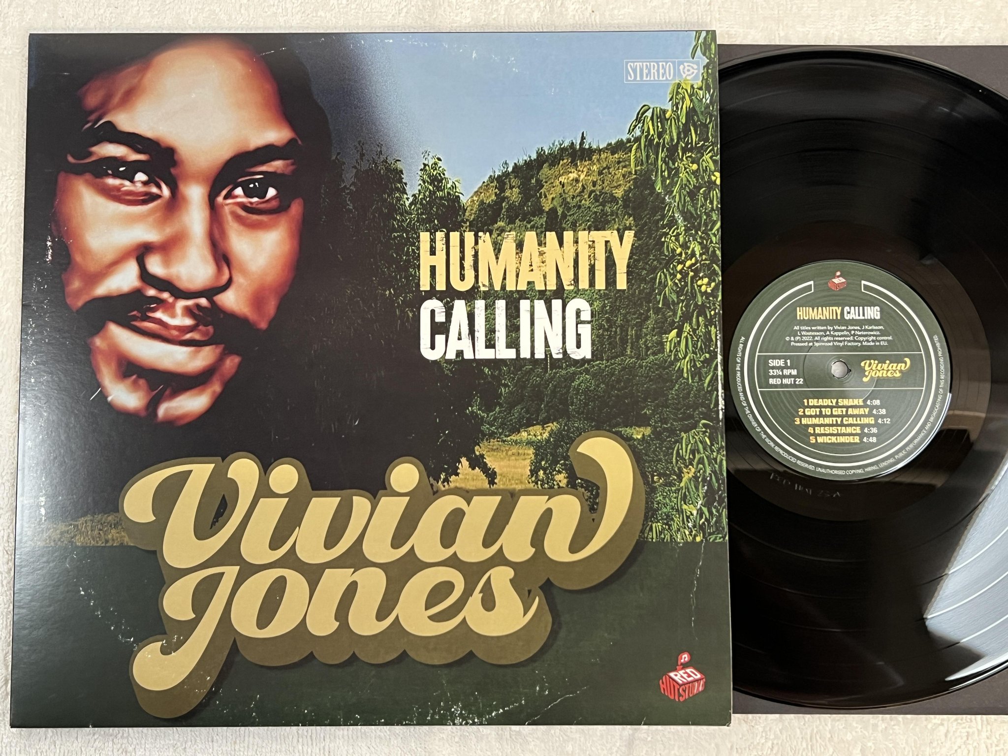 Omslagsbild för skivan VIVIAN JONES Humanity Calling 12"EP 2023 RED HUT RECORDING STUDIO RED HUT 22