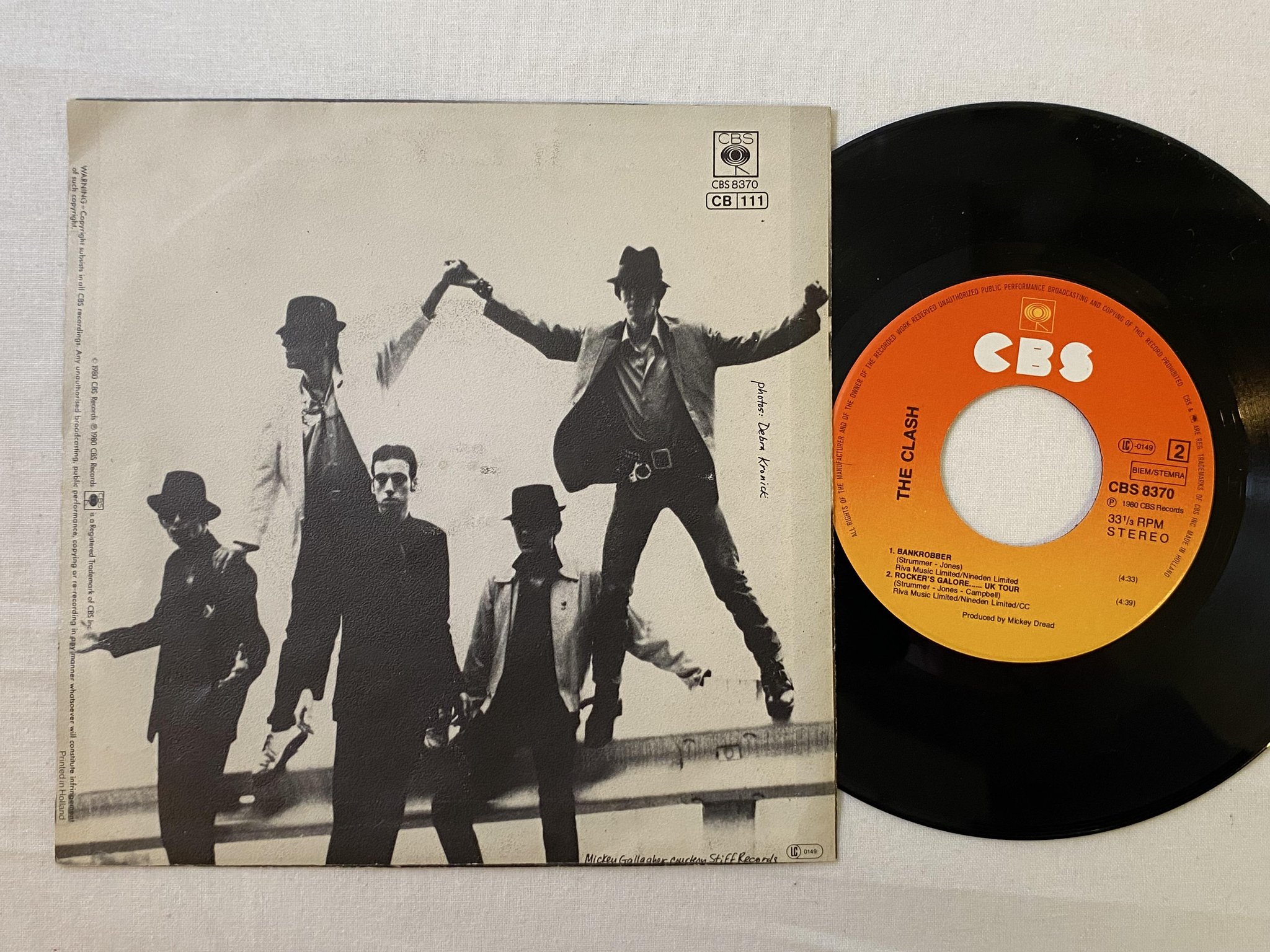 Omslagsbild för skivan THE CLASH Train In Vain 7" -80 Eu CBS 8370