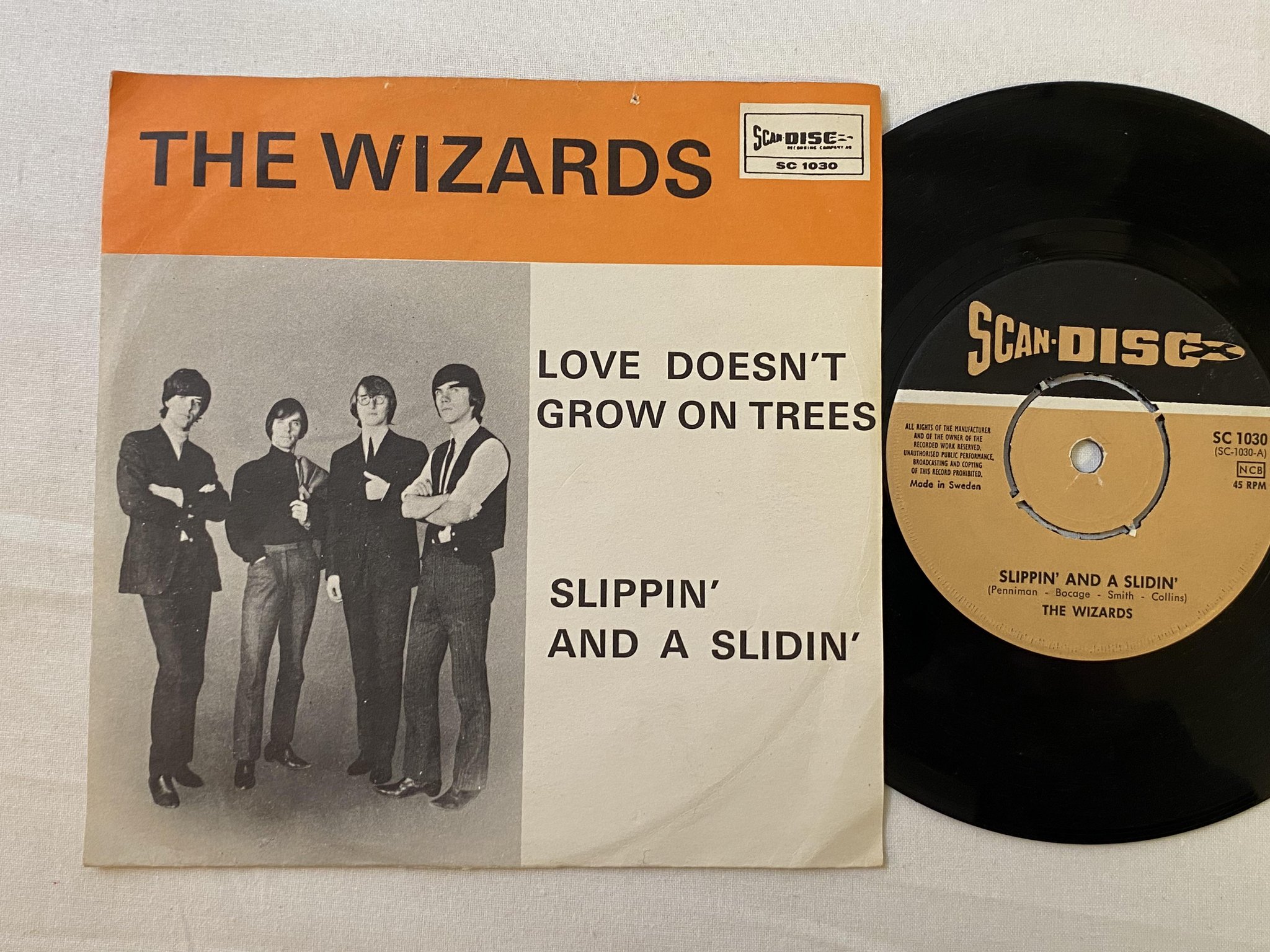 Omslagsbild för skivan THE WIZARDS love doesn't grow on trees 7" -65 Swe SCAN-DISC SC 1030 ** RARE **