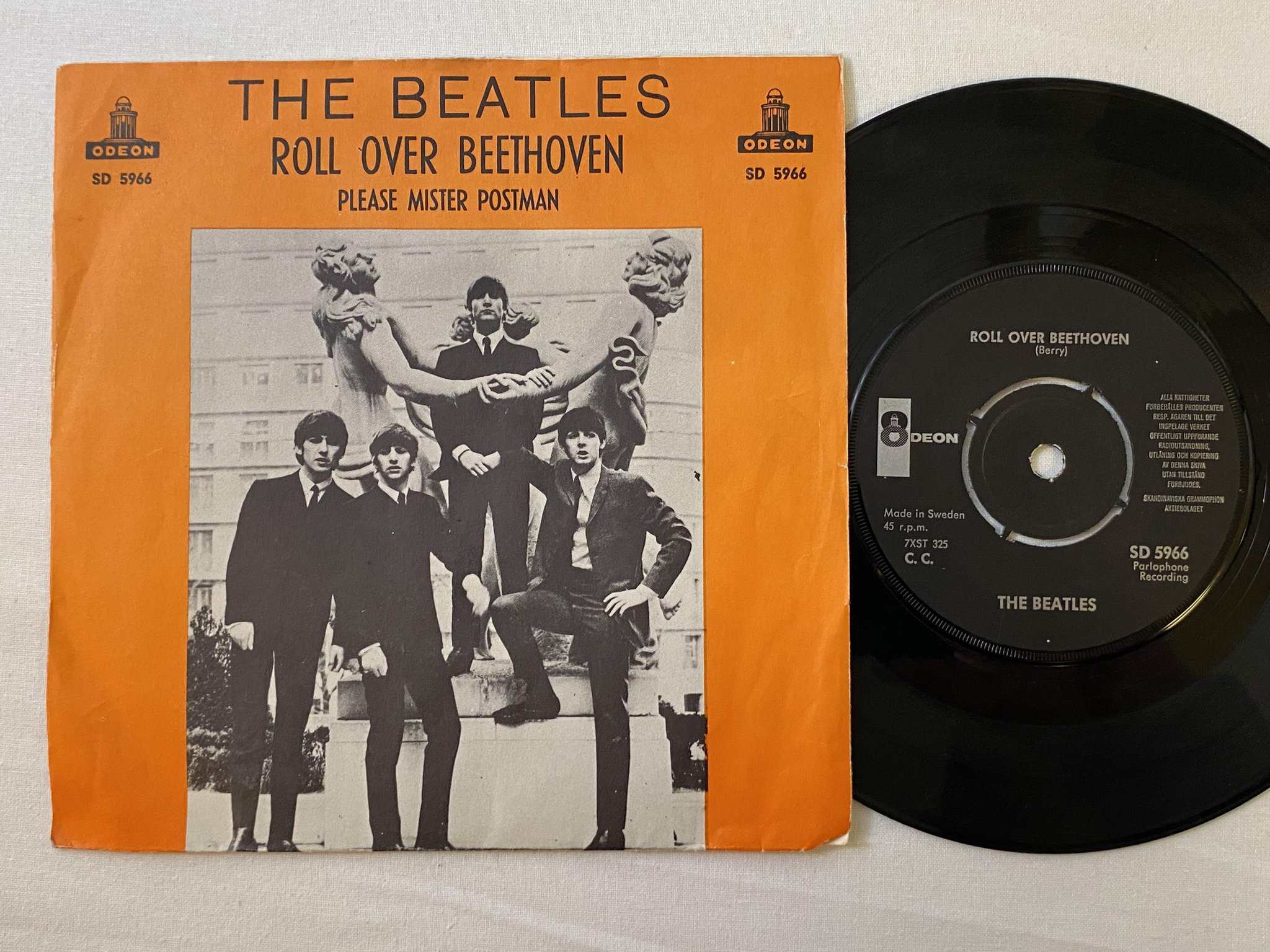 Omslagsbild för skivan THE BEATLES roll over Beethoven 7" -64 Swe ODEON SD 5966 *** orange cover ***