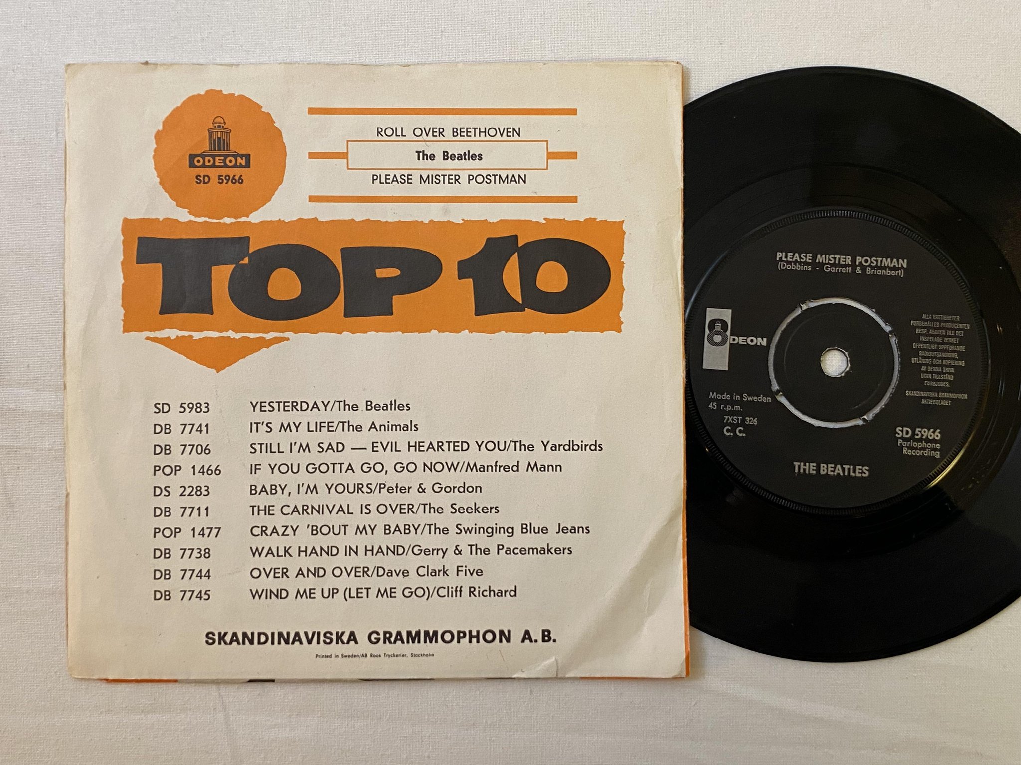 Omslagsbild för skivan THE BEATLES roll over Beethoven 7" -64 Swe ODEON SD 5966 *** orange cover ***