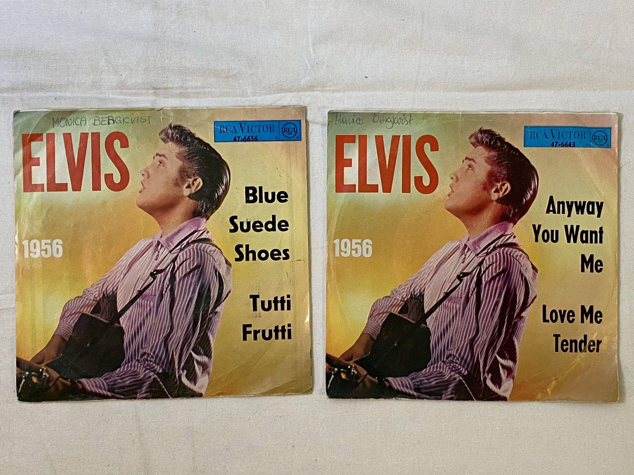 Omslagsbild för skivan 2st ELVIS PRESELEY 7"singles 1956 YEAR COVER check out which ones *** RARE ***