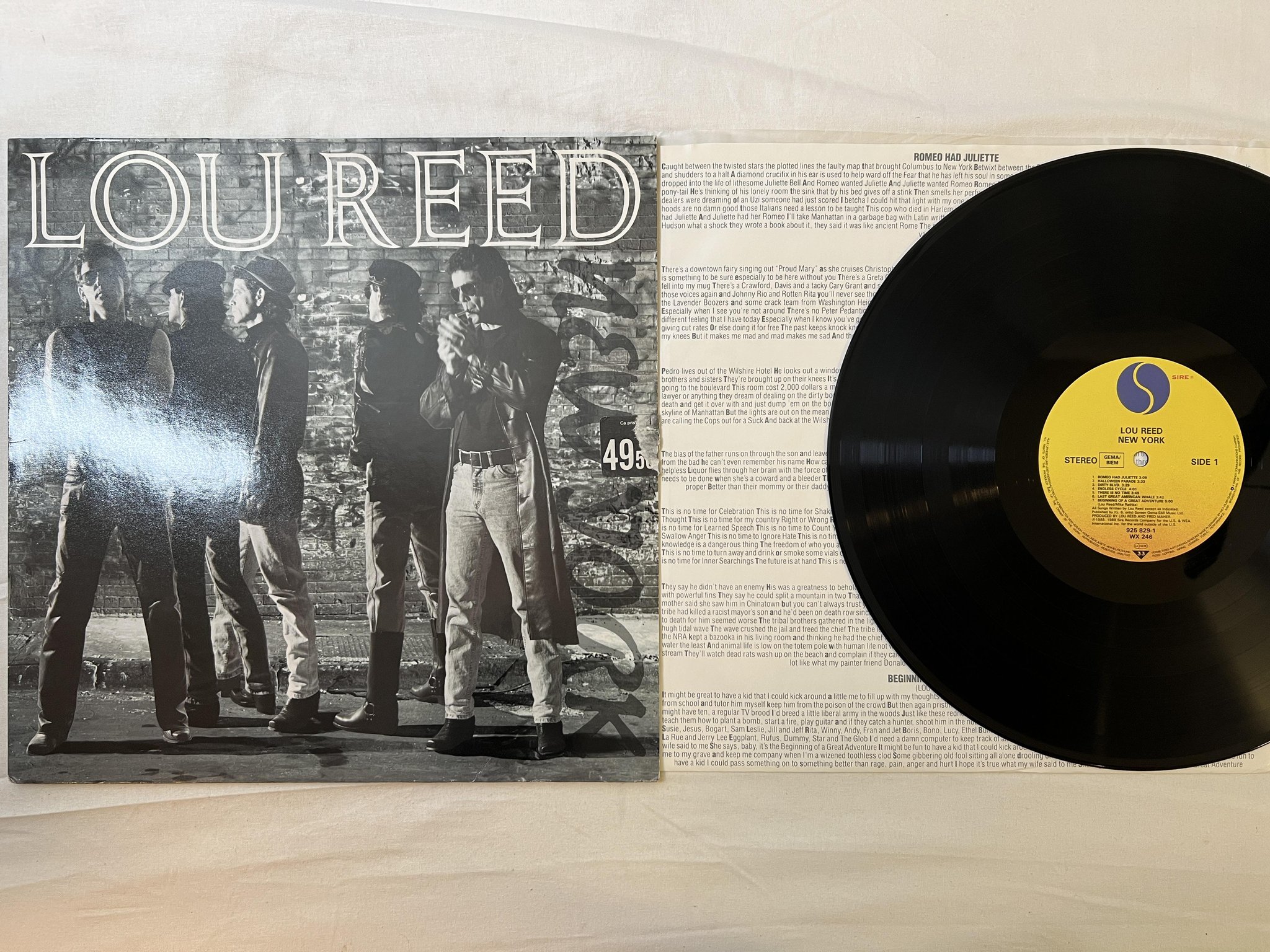 Omslagsbild för skivan LOU REED New York LP -89 Ger SIRE 925829-1