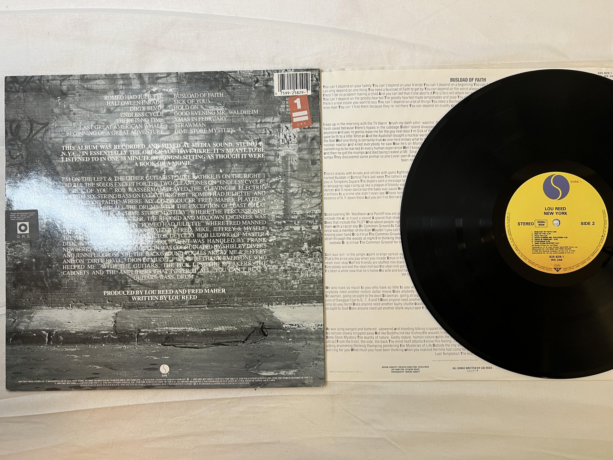 Omslagsbild för skivan LOU REED New York LP -89 Ger SIRE 925829-1