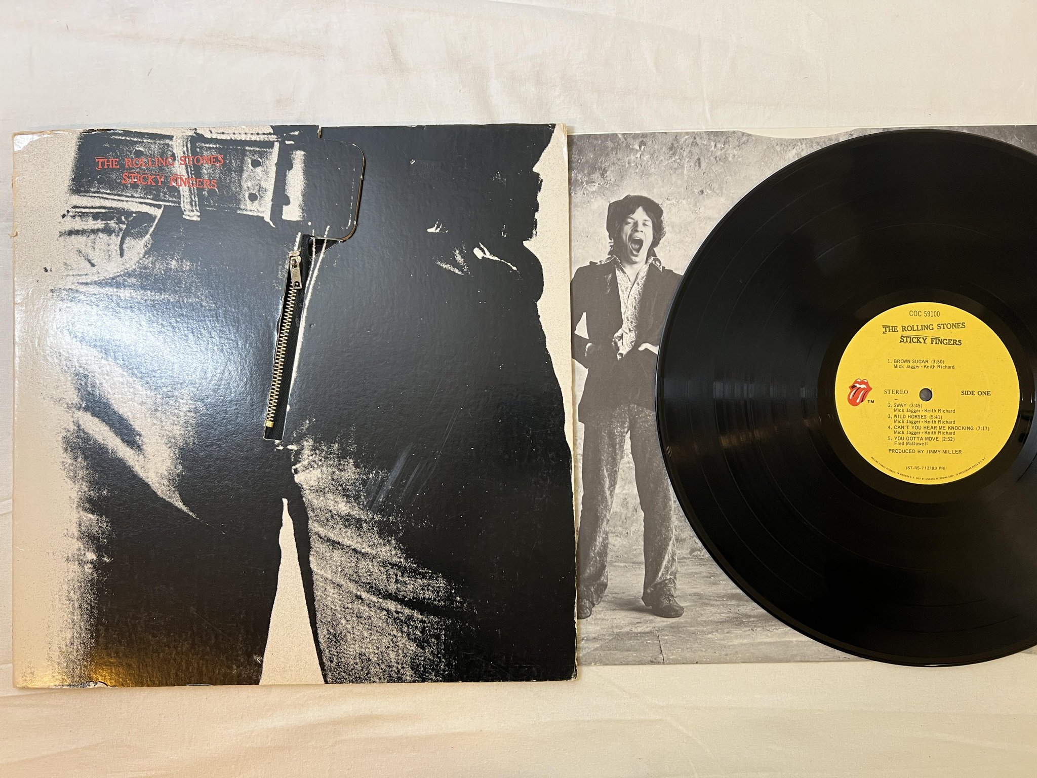 Omslagsbild för skivan ROLLING STONES sticky fingers LP US COC 59100 *** Andy Warhol art cover ***