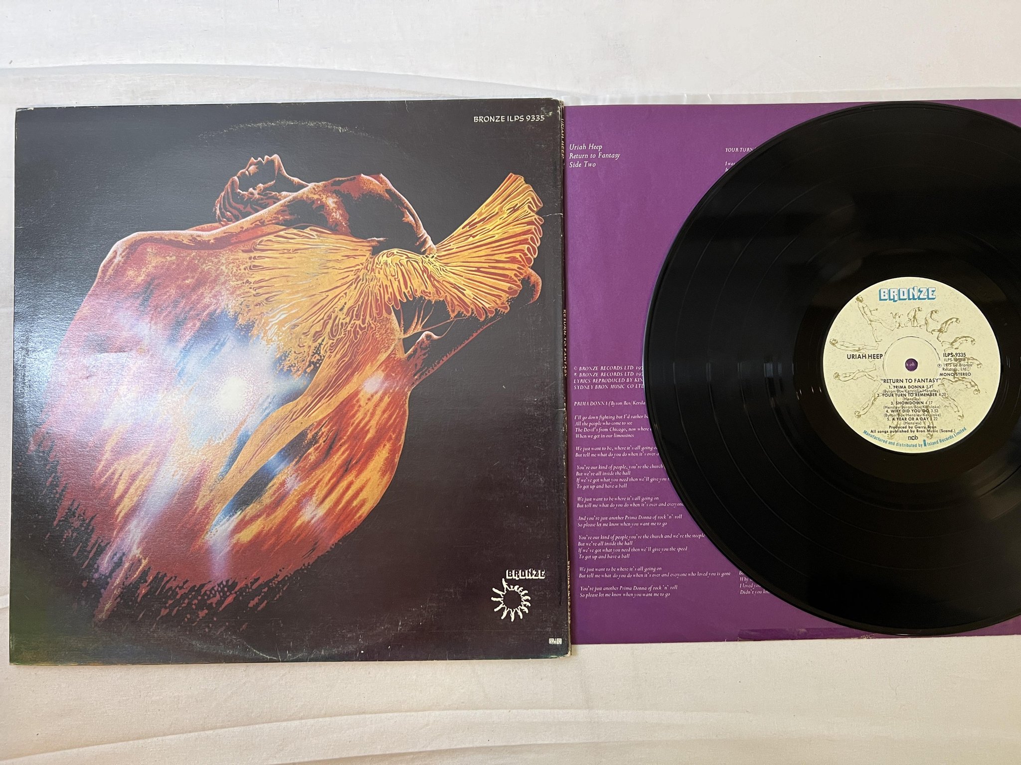 Omslagsbild för skivan URIAH HEEP return to fantasy LP -75 ncb BRONZE ILPS-9335