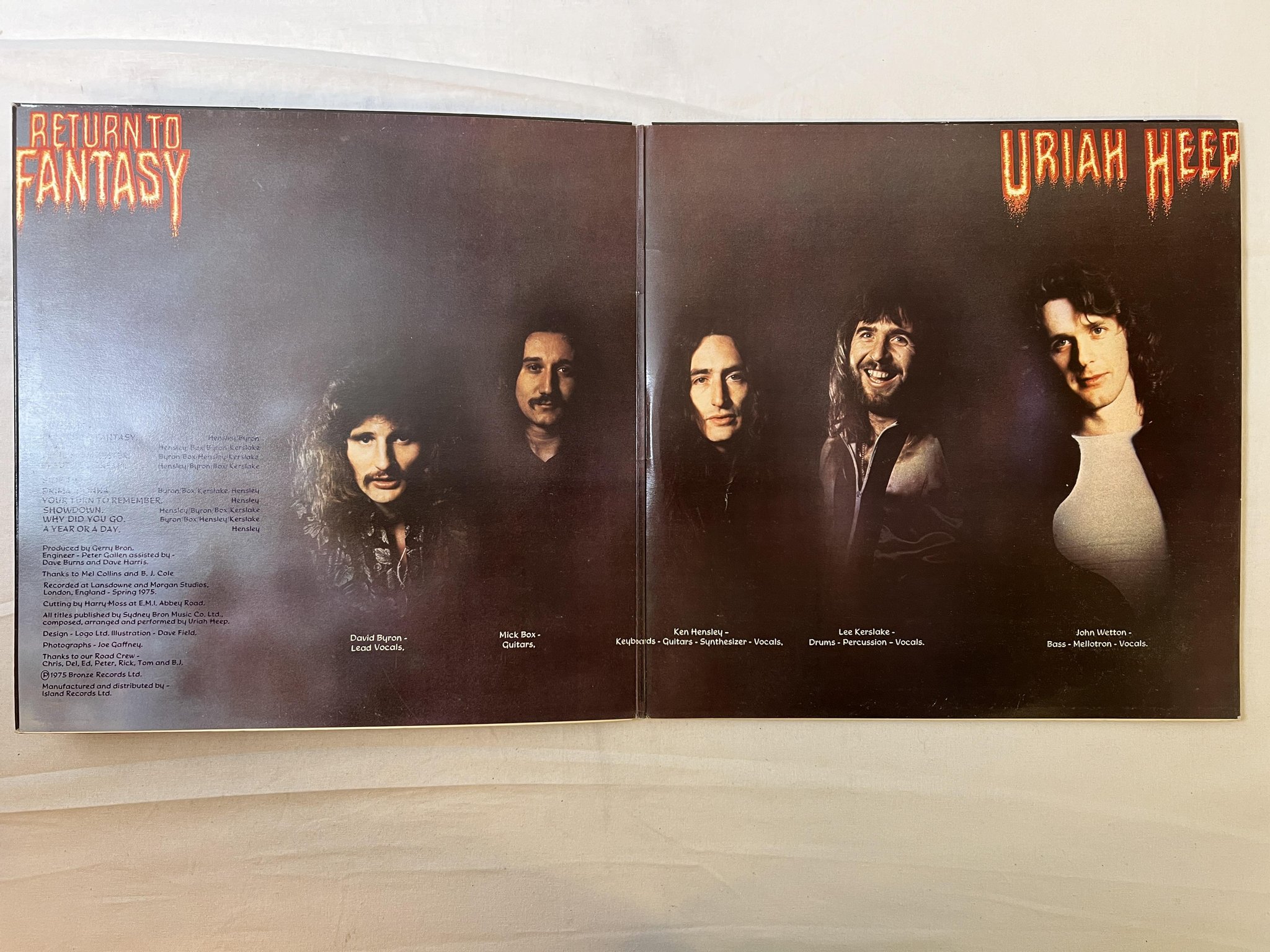 Omslagsbild för skivan URIAH HEEP return to fantasy LP -75 ncb BRONZE ILPS-9335