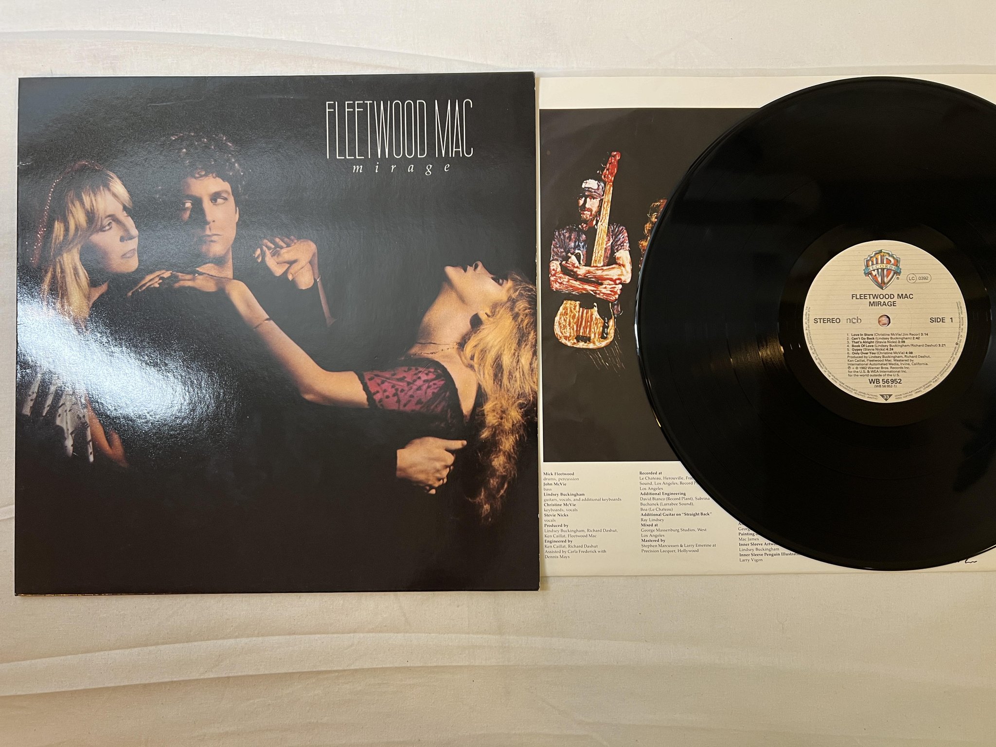 Omslagsbild för skivan FLEETWOOD MAC mirage LP -82 ncb WARNER BROS WB 56952