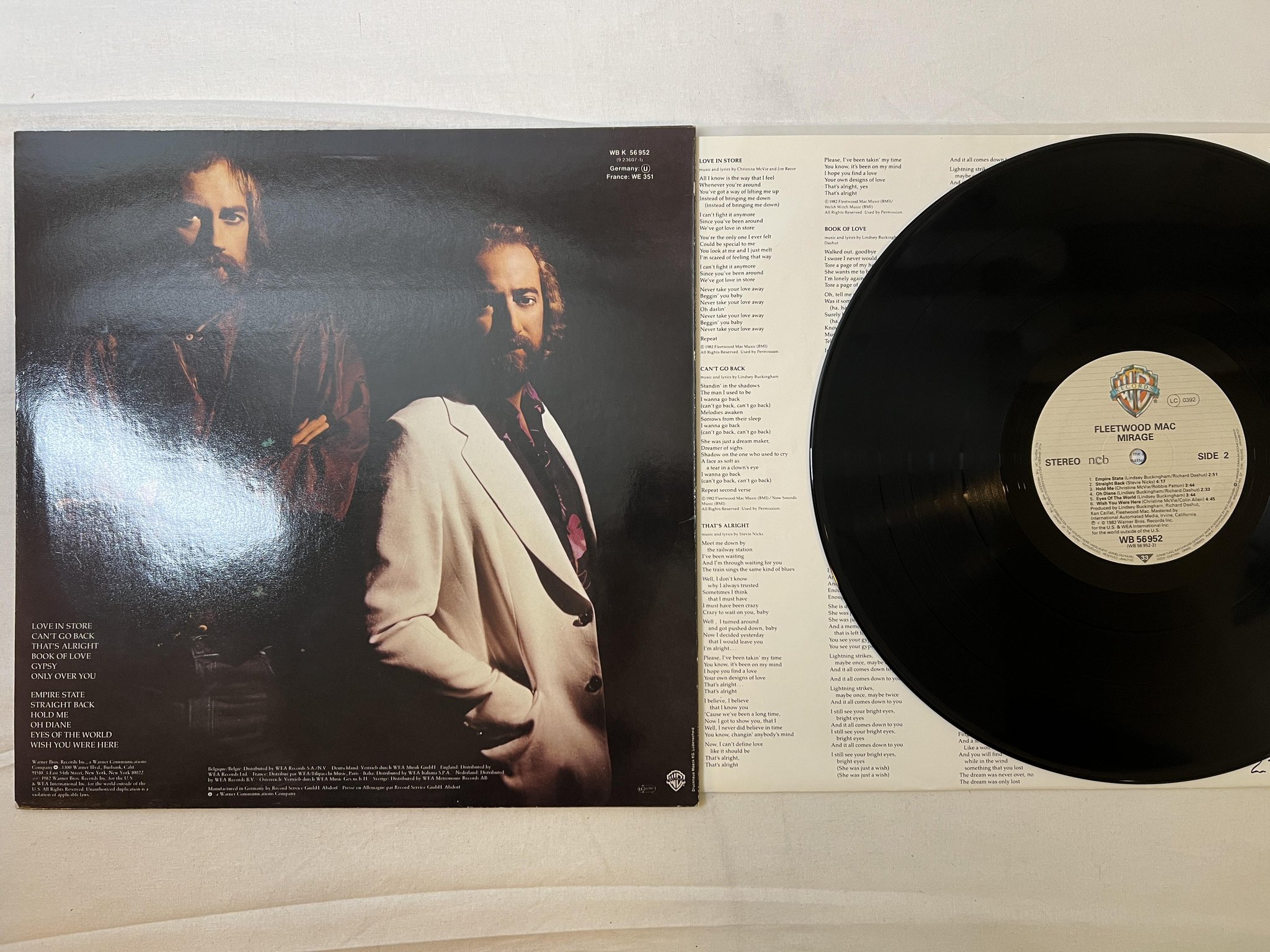 Omslagsbild för skivan FLEETWOOD MAC mirage LP -82 ncb WARNER BROS WB 56952