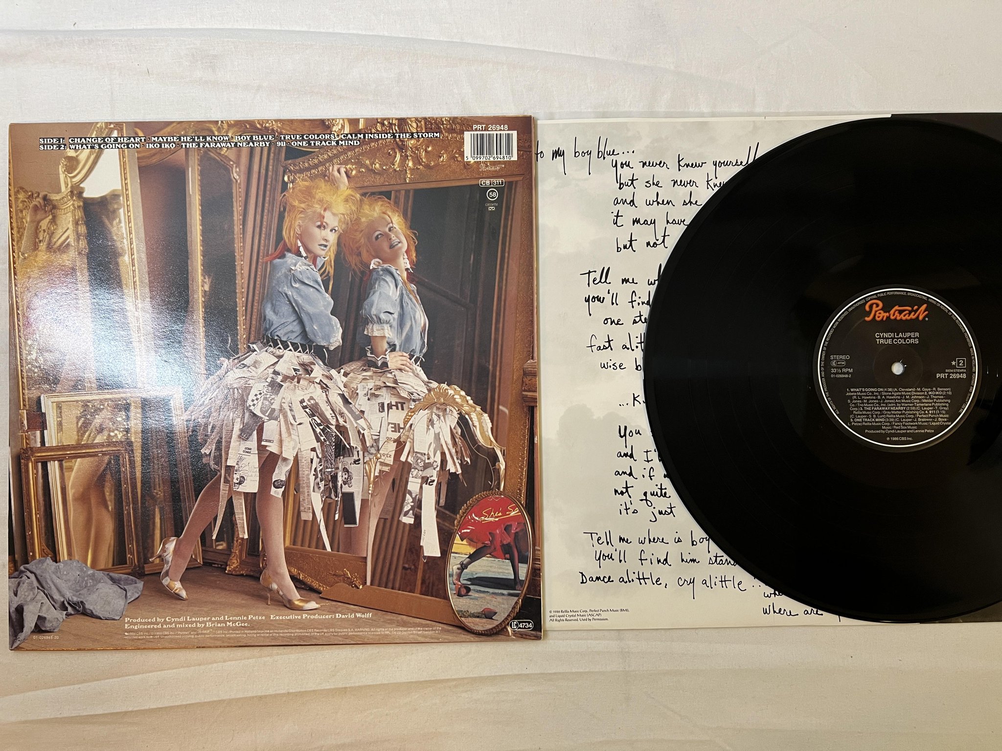Omslagsbild för skivan CYNDI LAUPER true colors LP -86 Hol PORTRAIT PRT 26948