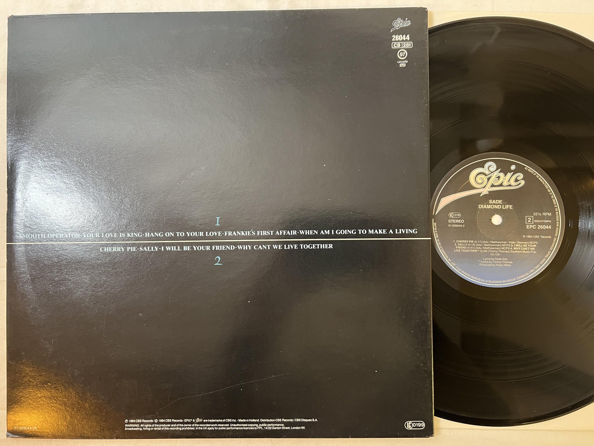 Omslagsbild för skivan SADE diamond life LP -84 Hol EPIC EPC 26044