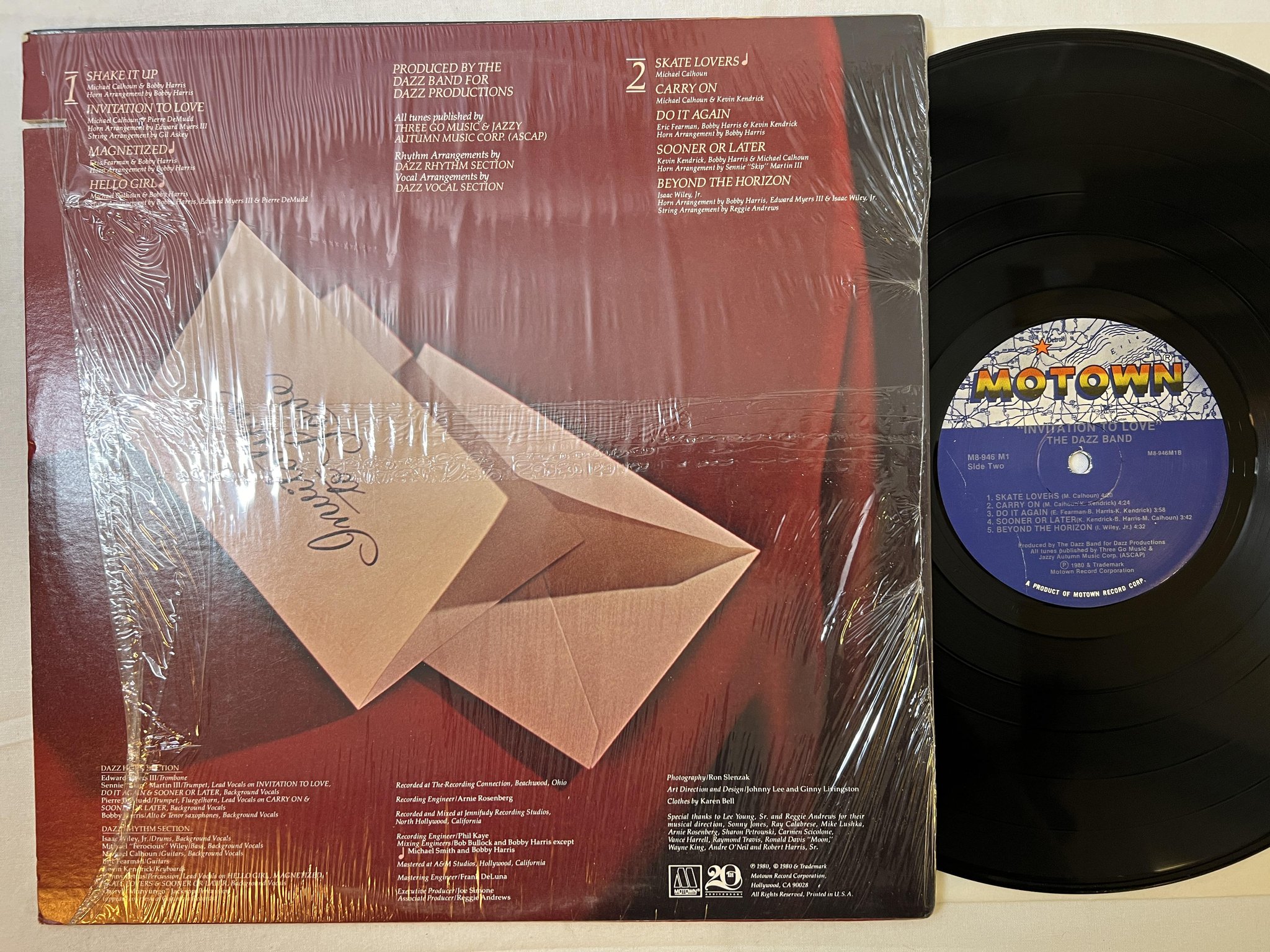 Omslagsbild för skivan THE DAZZ BAND invitation to love LP -80 US MOTOWN M8-946 M1