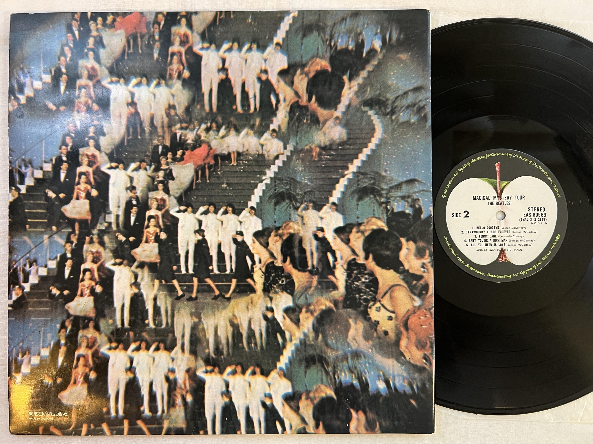 Omslagsbild för skivan THE BEATLES magical mystery tour LP -76 Japan APPLE EAS-80569