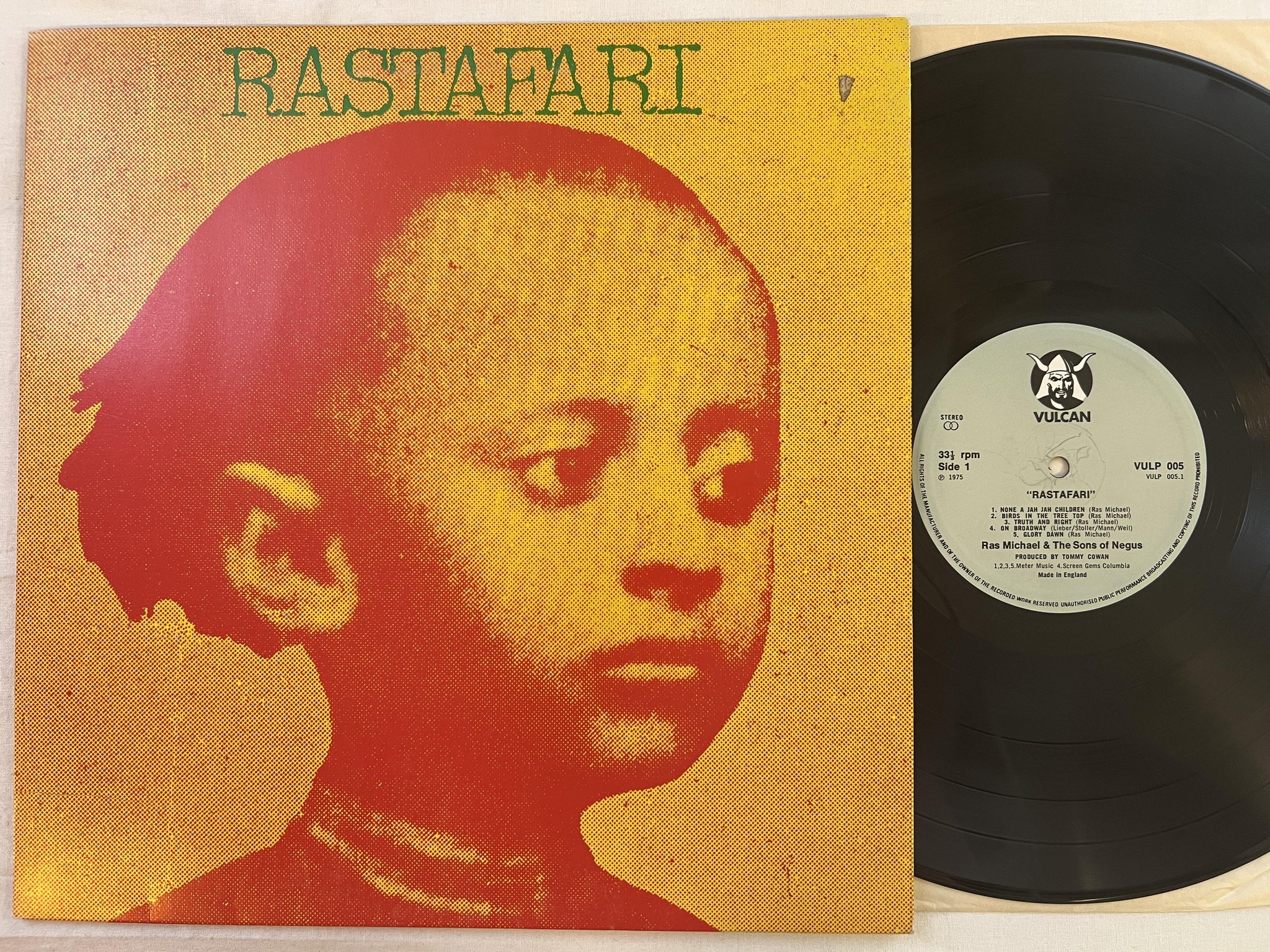 Omslagsbild för skivan RAS MICHAEL & THE SONS OF NEGUS rastafari LP -75 UK VULCAN VULP 005