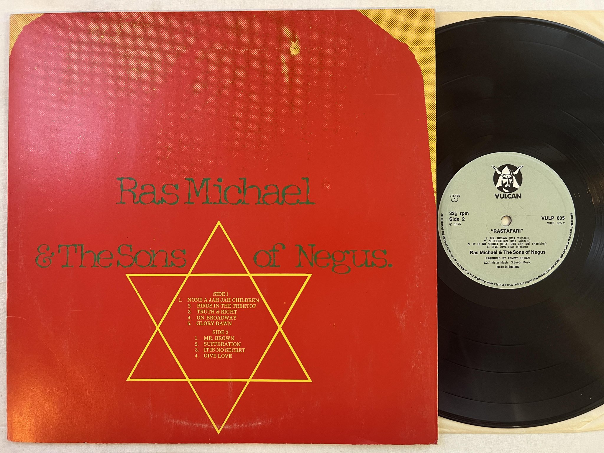 Omslagsbild för skivan RAS MICHAEL & THE SONS OF NEGUS rastafari LP -75 UK VULCAN VULP 005