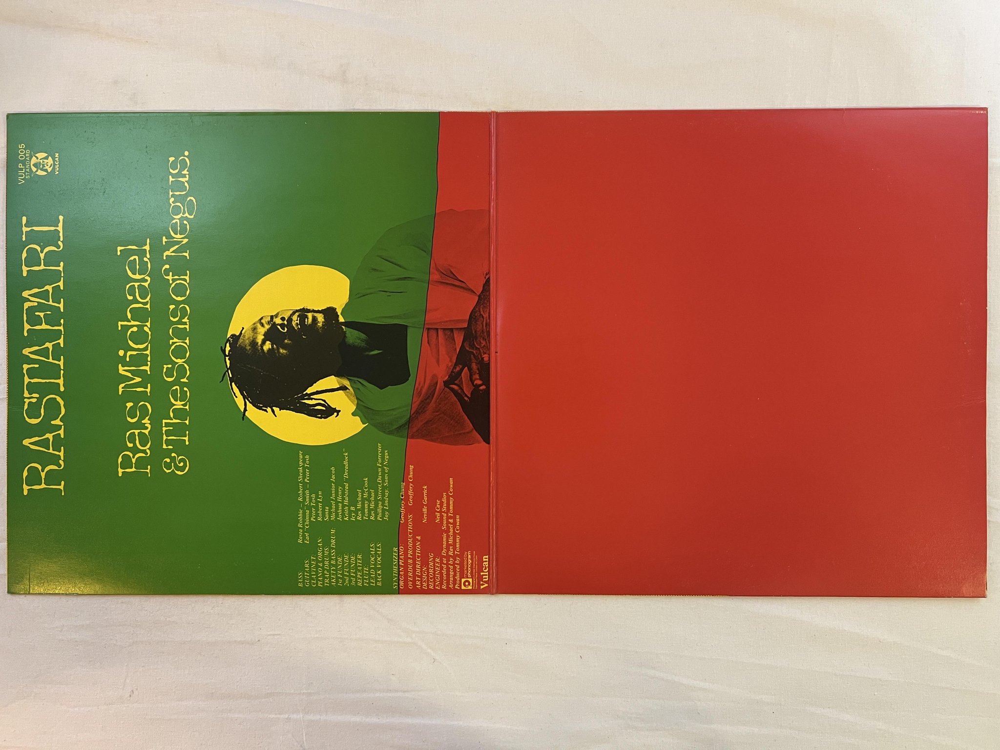 Omslagsbild för skivan RAS MICHAEL & THE SONS OF NEGUS rastafari LP -75 UK VULCAN VULP 005