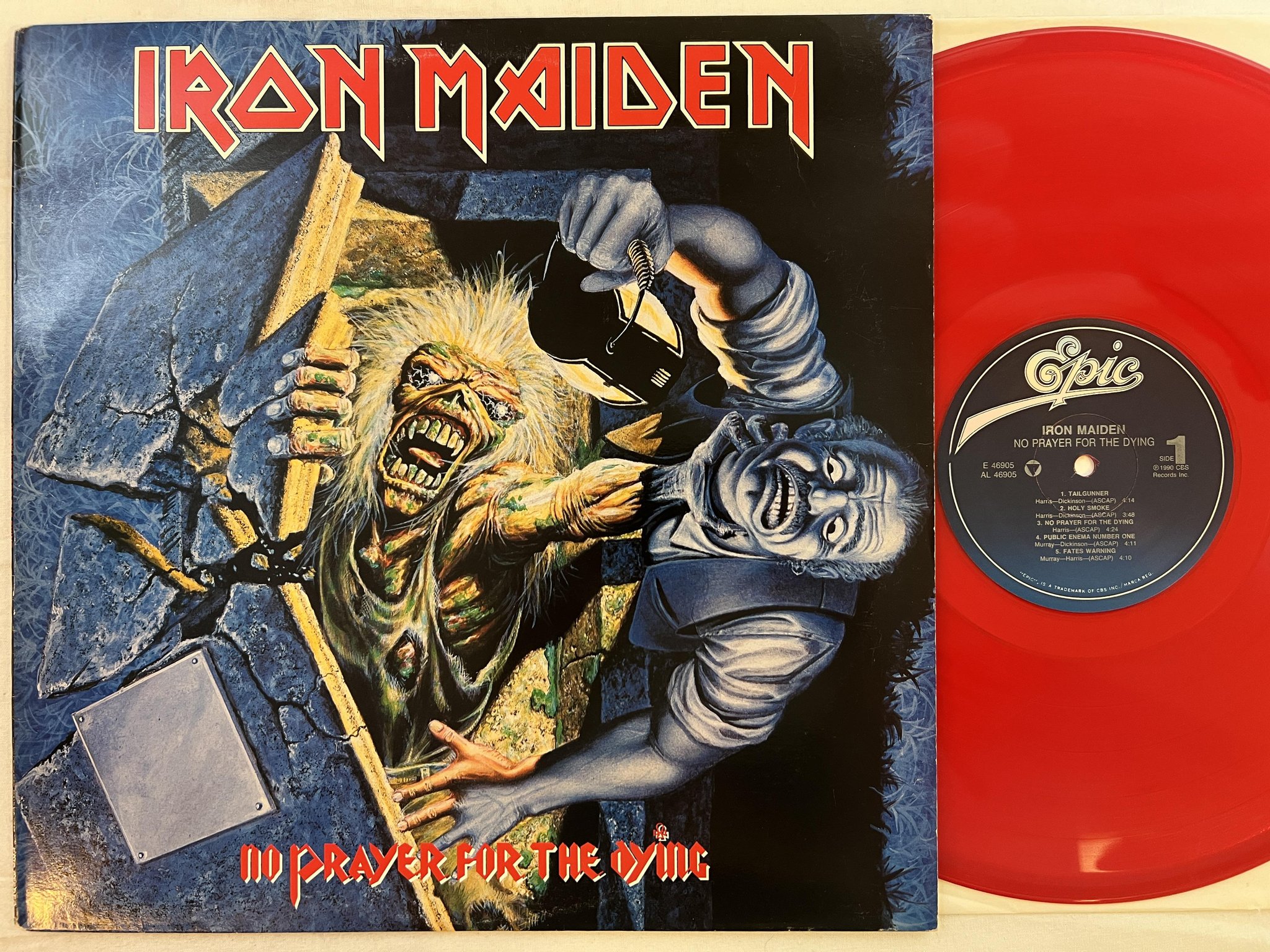 Omslagsbild för skivan IRON MAIDEN no prayer for the dying LP -90 US EPIC E 46905 ** RARE RED VINYL **