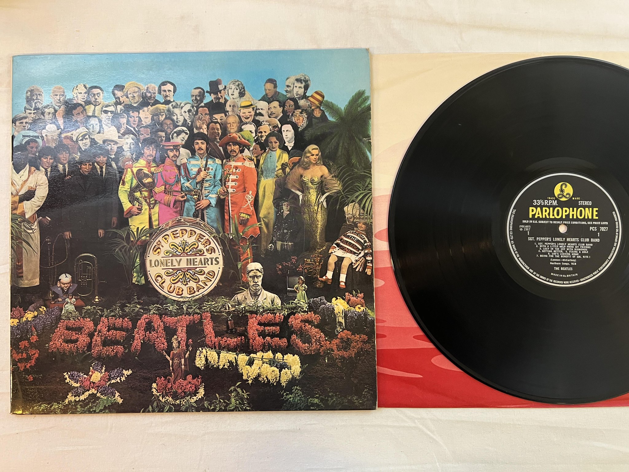 Omslagsbild för skivan THE BEATLES Sgt Pepper's lonely hearts club band LP -67 UK PARLOPHONE PCS 7027