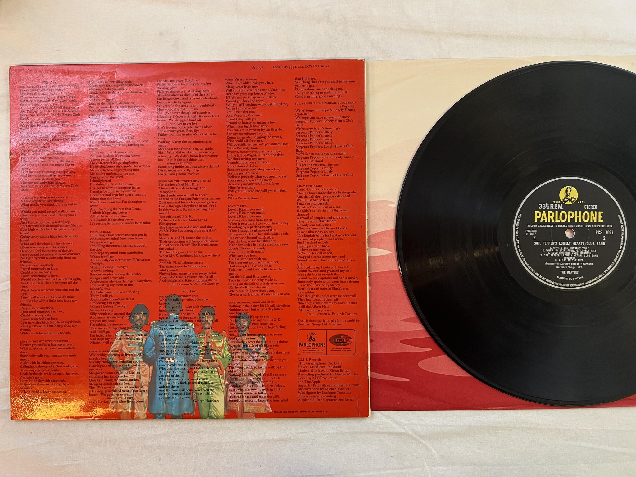 Omslagsbild för skivan THE BEATLES Sgt Pepper's lonely hearts club band LP -67 UK PARLOPHONE PCS 7027