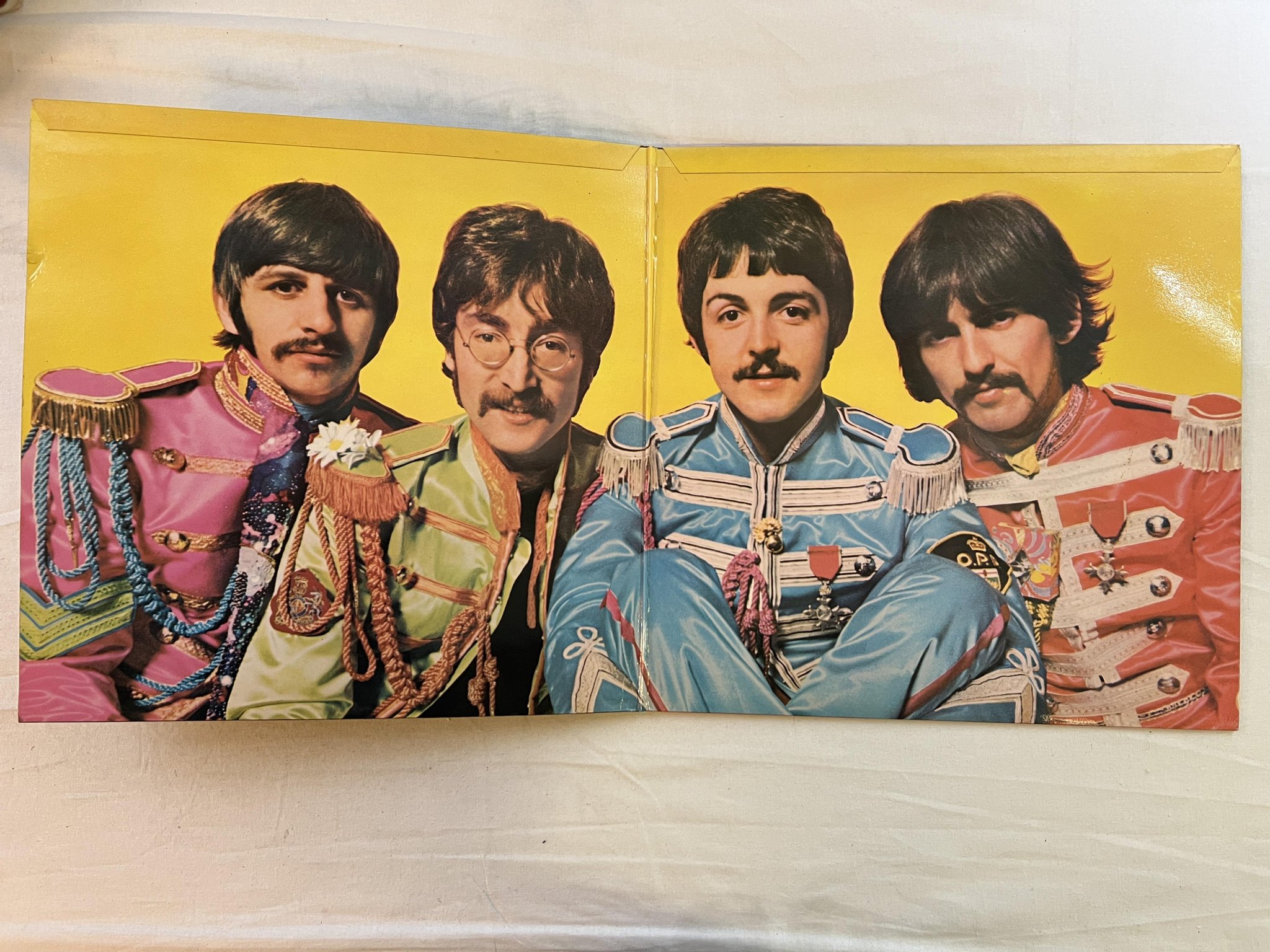 Omslagsbild för skivan THE BEATLES Sgt Pepper's lonely hearts club band LP -67 UK PARLOPHONE PCS 7027